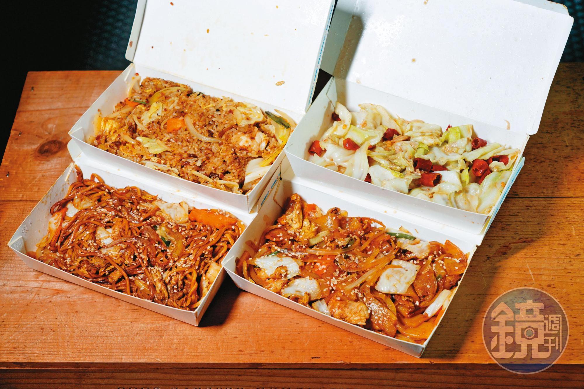 「峇馬來炒飯」餐車只賣炒飯、炒粿仔條、炒麵與炒高麗菜四種料理。