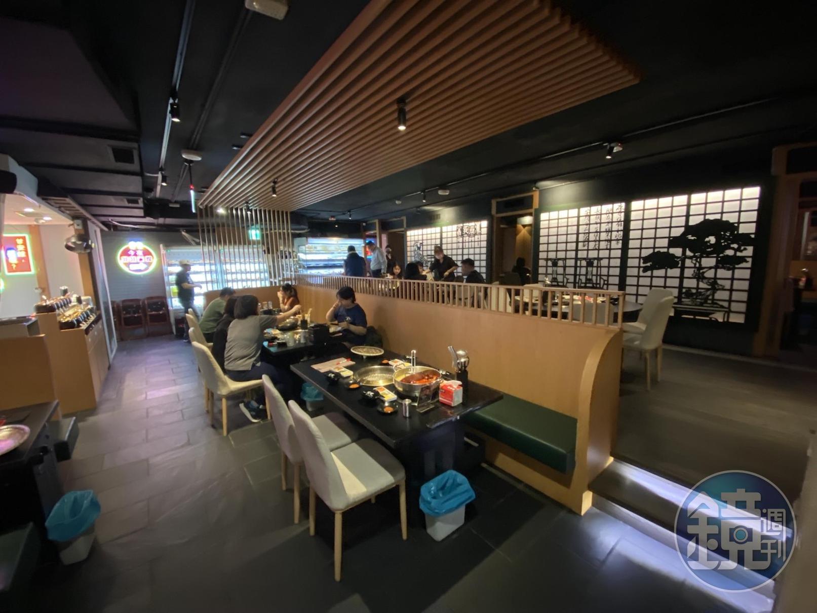 店內裝潢雜揉港風和日式風格。