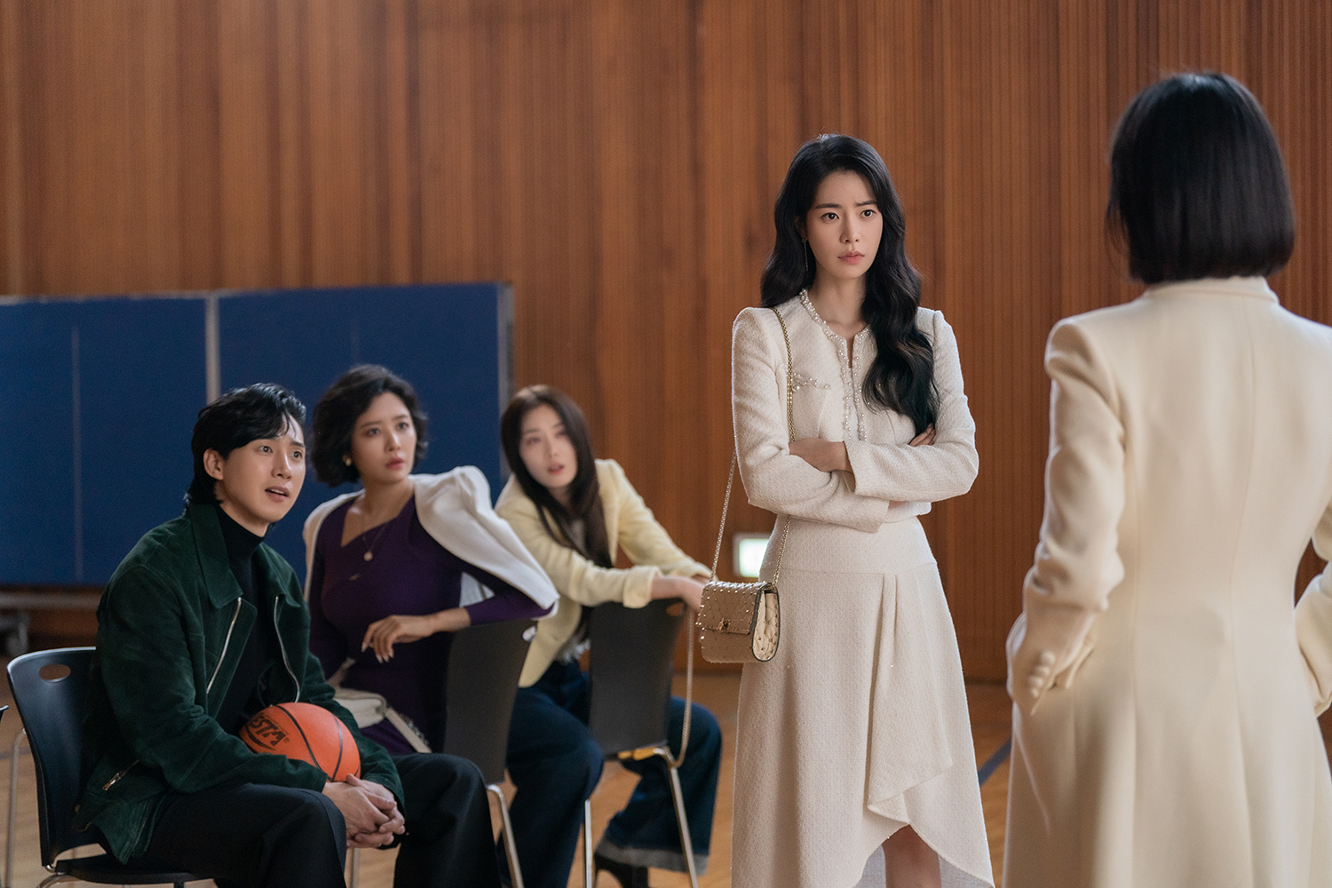 宋慧喬在《黑暗榮耀》受到嚴重校園霸凌，女二林知衍是主使者。（Netflix提供）