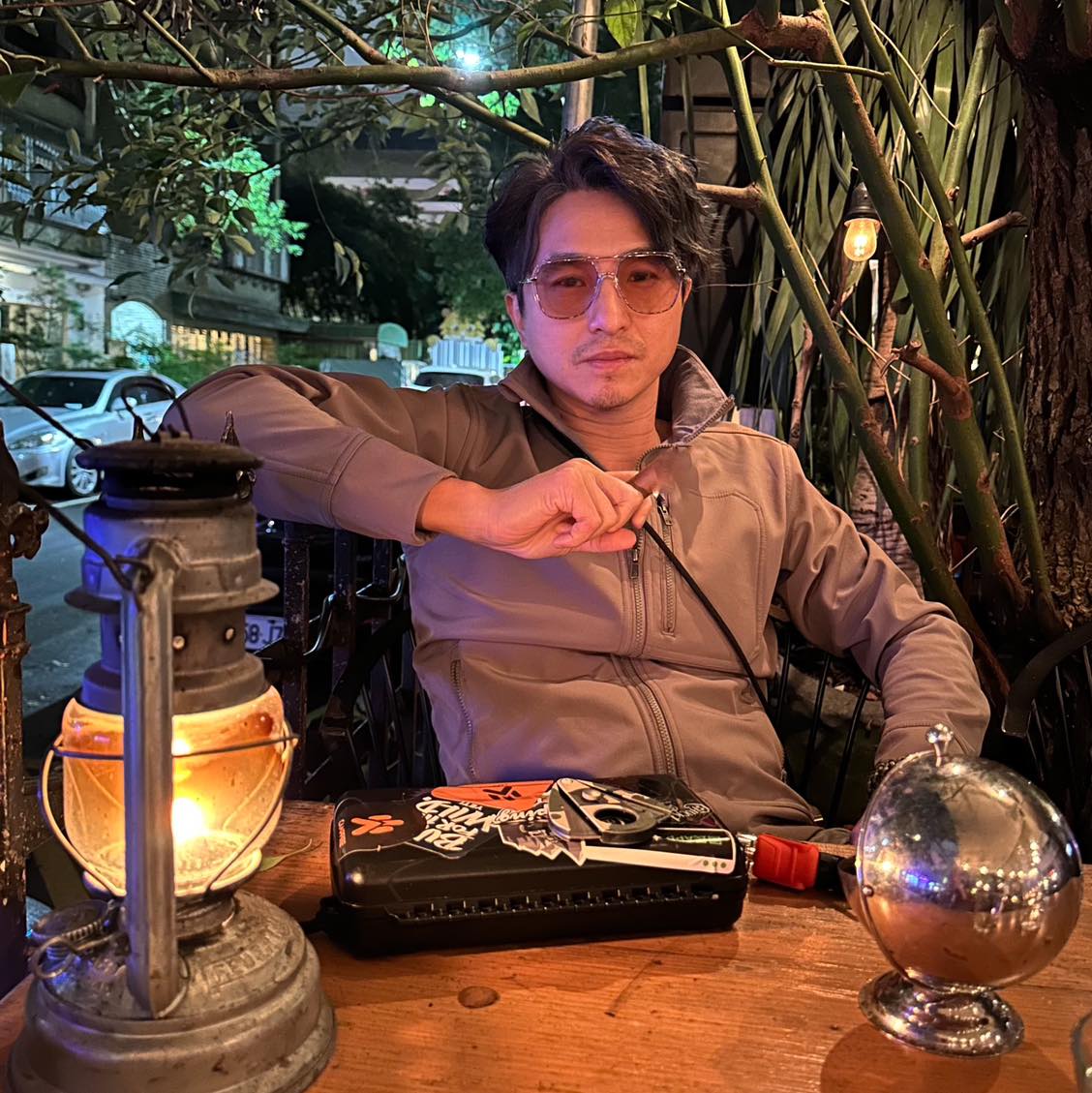 王少偉與小甜甜有深厚交情，透露周遭朋友都有邀她一起吃年夜飯，但對方不想麻煩別人。（王少偉臉書）