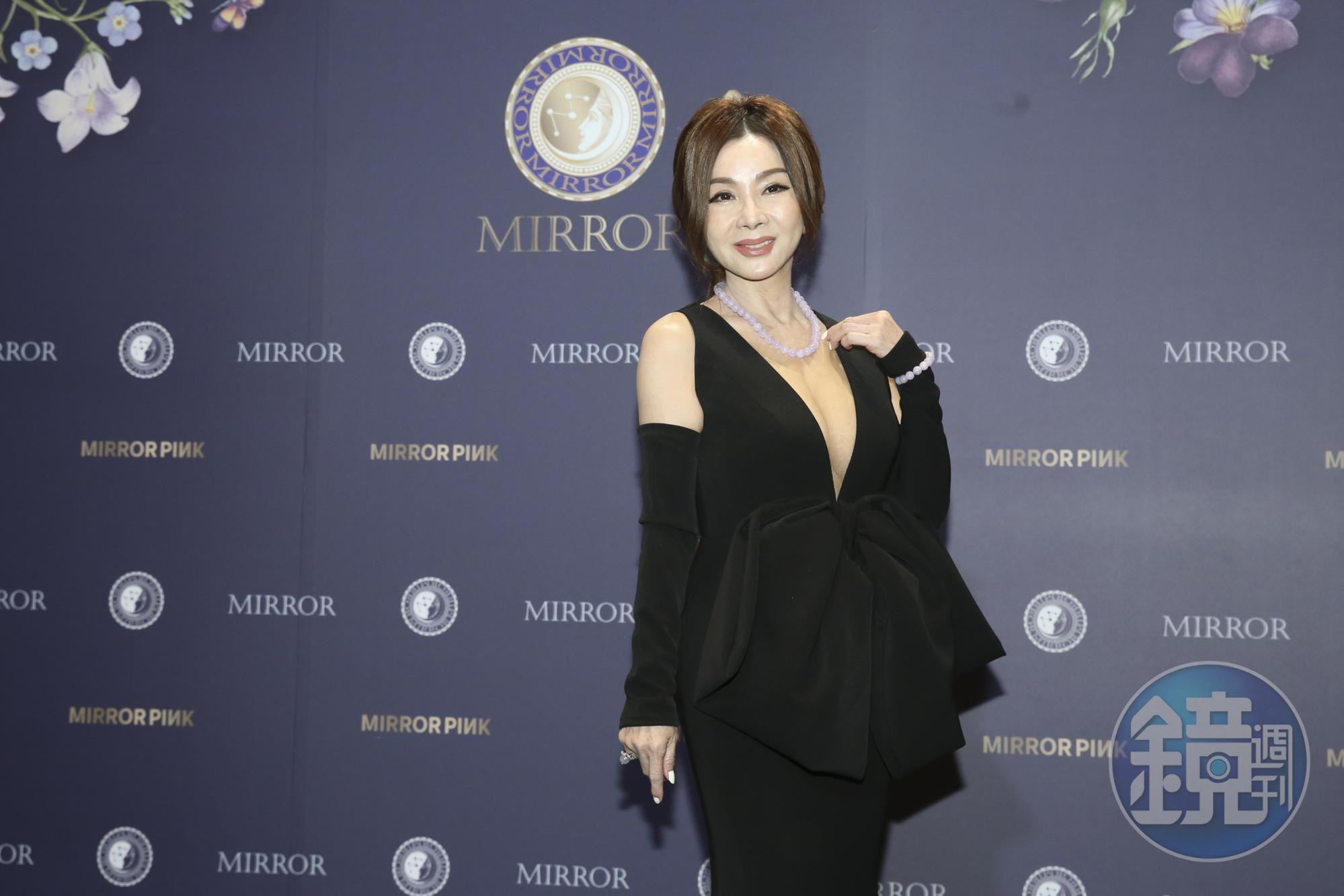 陳美鳳代言珠寶展現好身材。