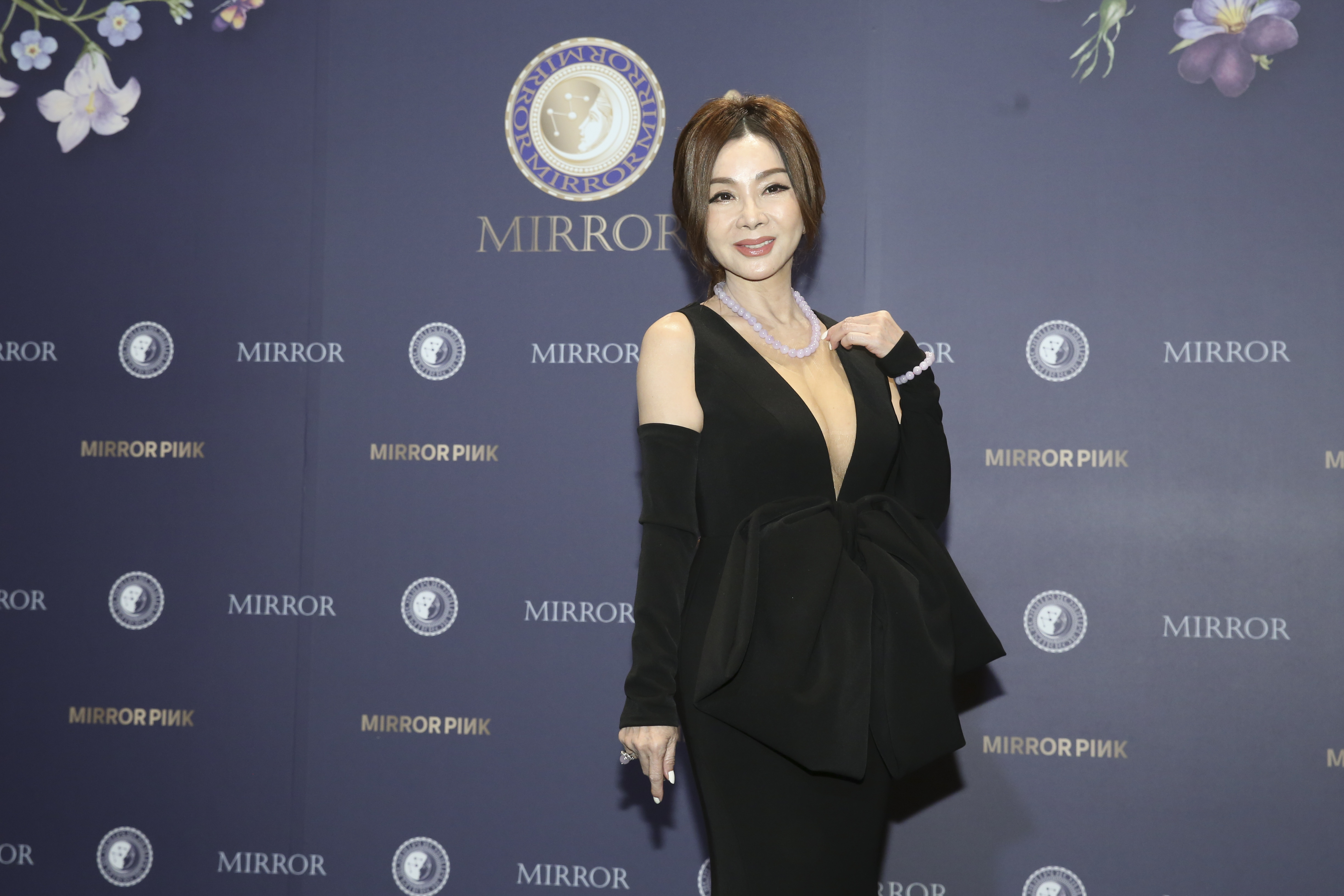 陳美鳳代言珠寶展現好身材。