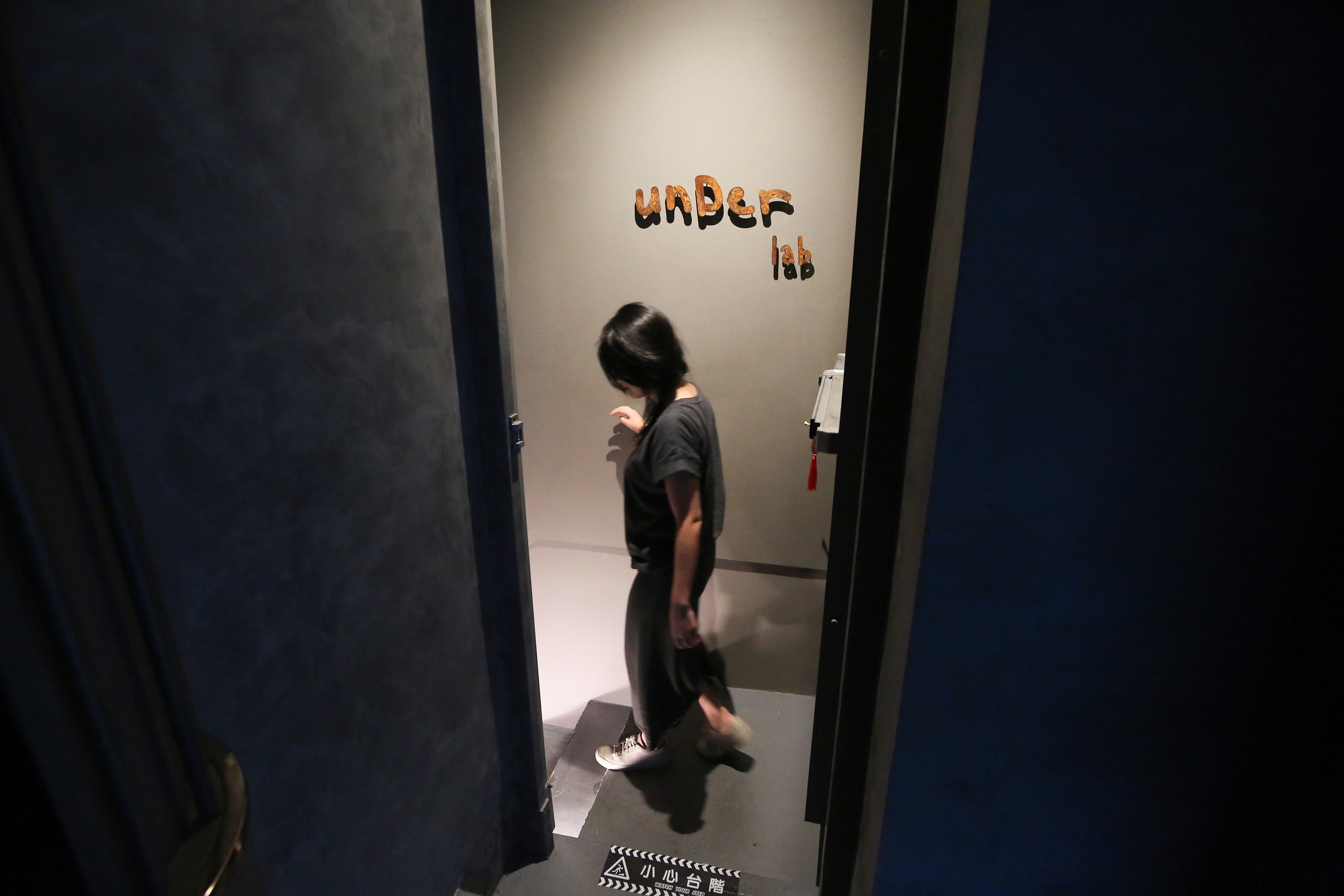 位在台北東區的Speakeasy Bar「unDer Lab」是一間充滿實驗精神的當代酒吧。