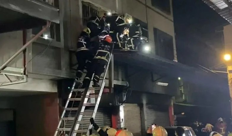 台中大里民宅今凌晨發生火警，造成三代同堂5人不治。（翻攝自台中大里大小事臉書）