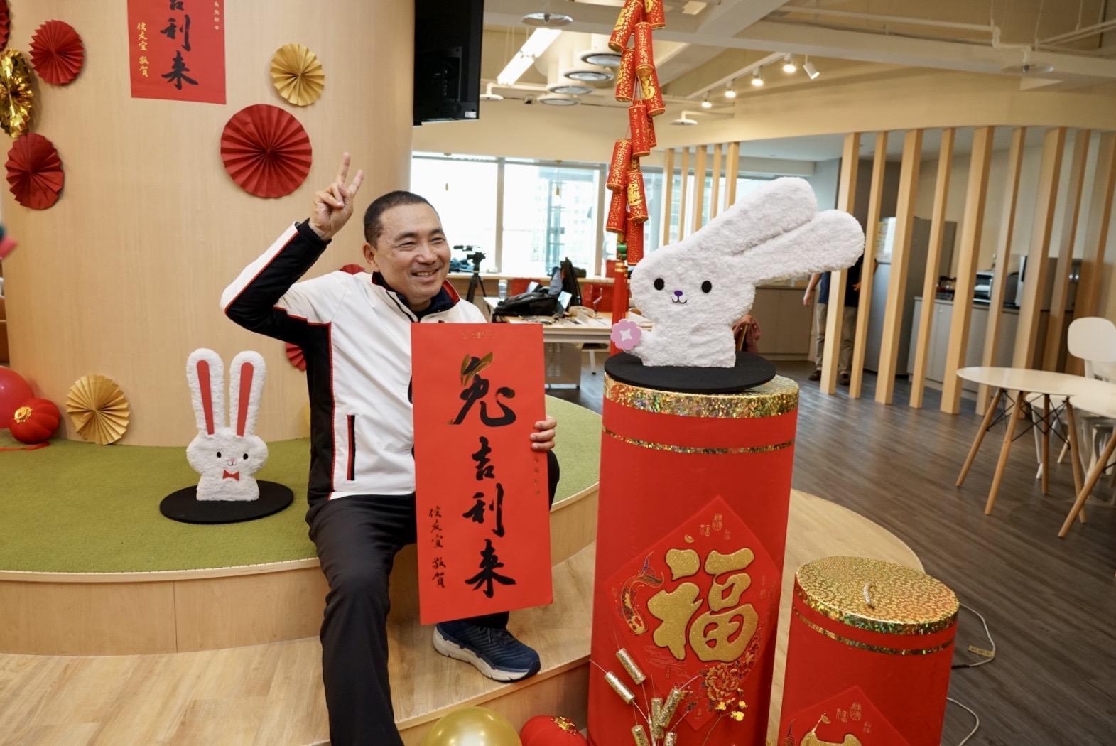 新北市「兔吉利來」春聯，是一款創意的國台語雙語春聯。（新北市府提供）