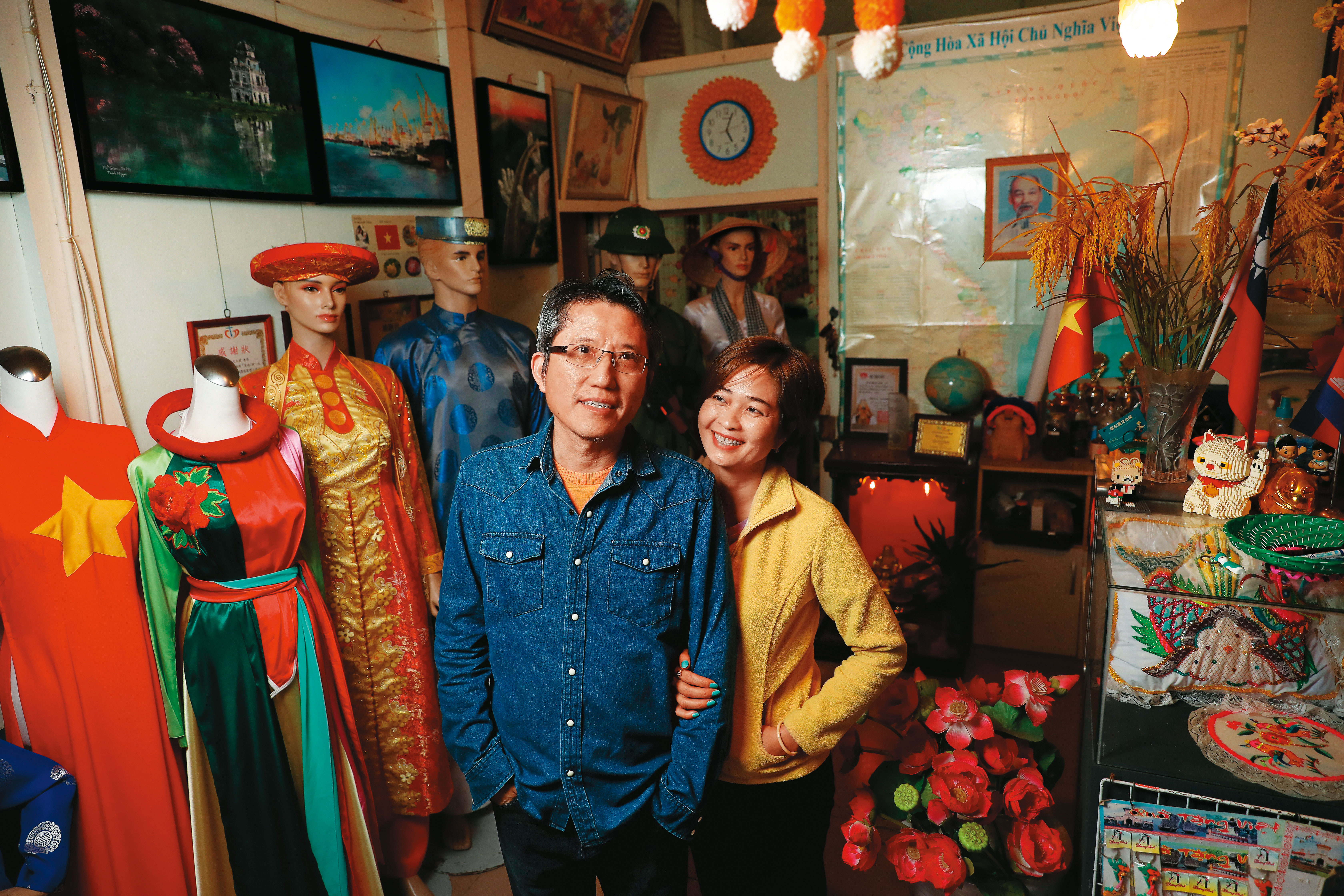 蔡崇隆和太太阮金紅共同經營的越在嘉文化棧，由阮金紅一手打造，氣氛溫馨。