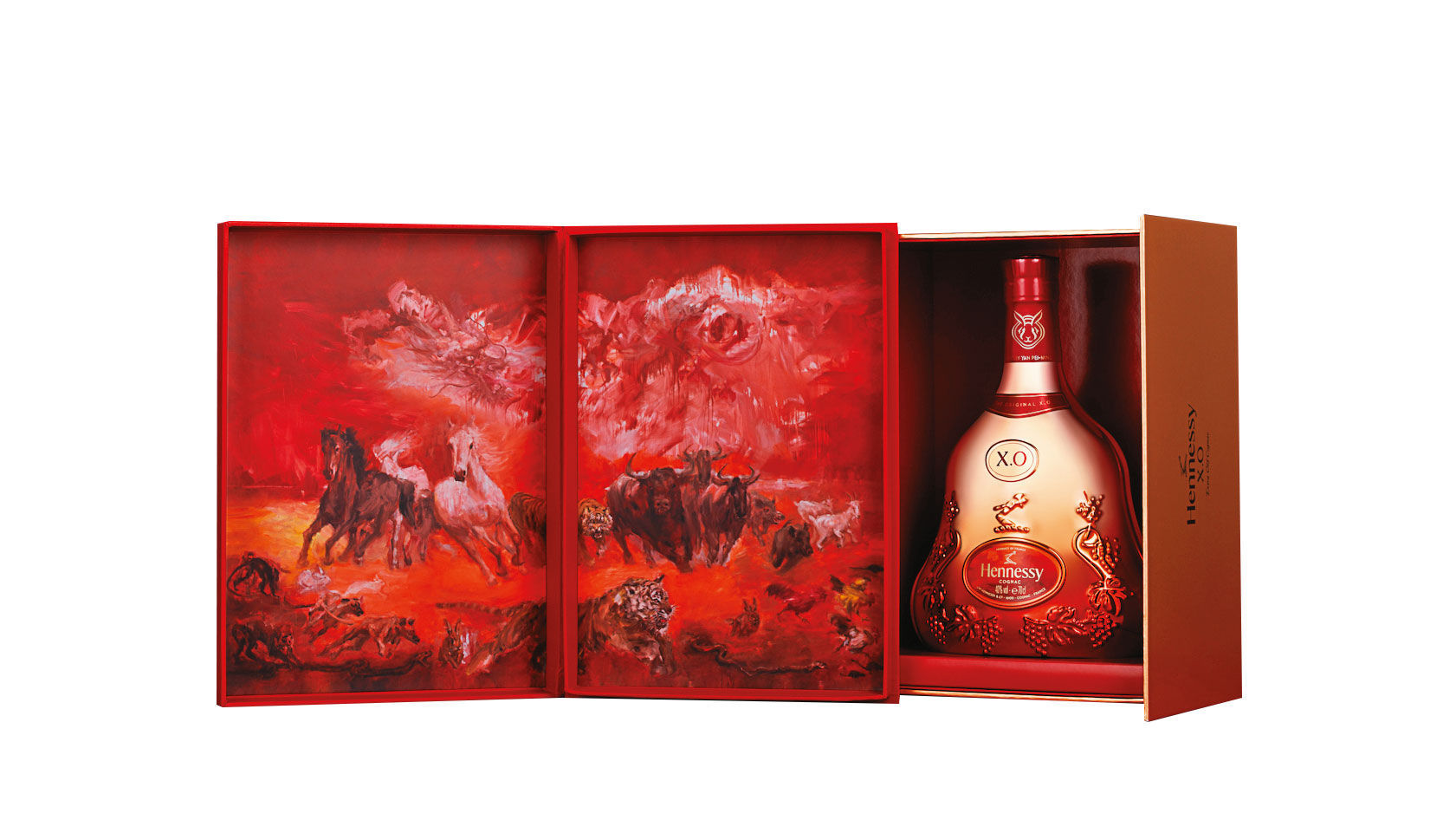 軒尼詩X.O 2023年春節限量版，由國際當代藝術家嚴培明採用全新調色，以琥珀色、橘色、赤褐色與酒紅色等干邑色調畫出12生肖主題，建議售價7,085元。