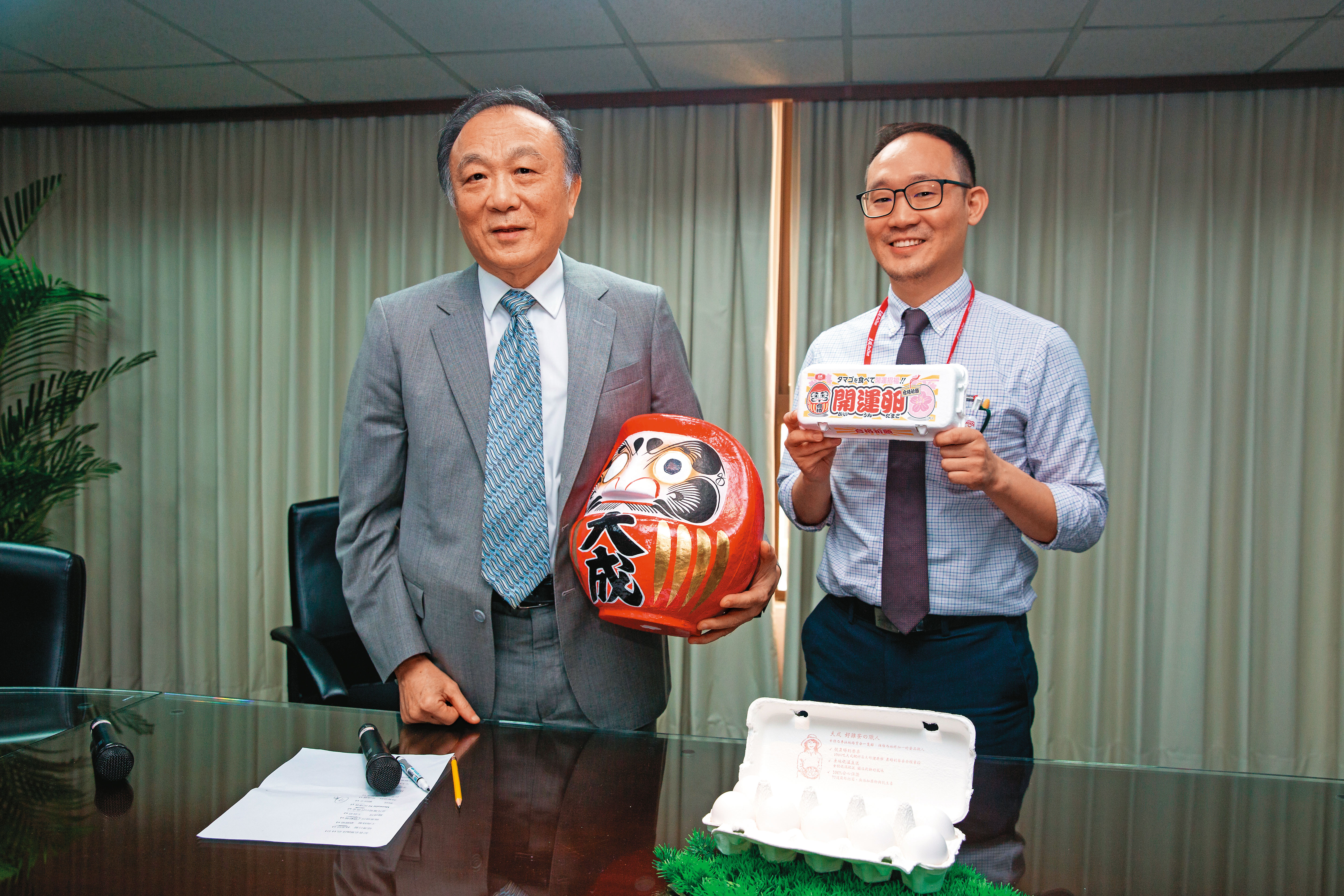 大成啟動世代交替，由韓家宇（左）、韓芳豪（右）伯姪搭擋創新局。