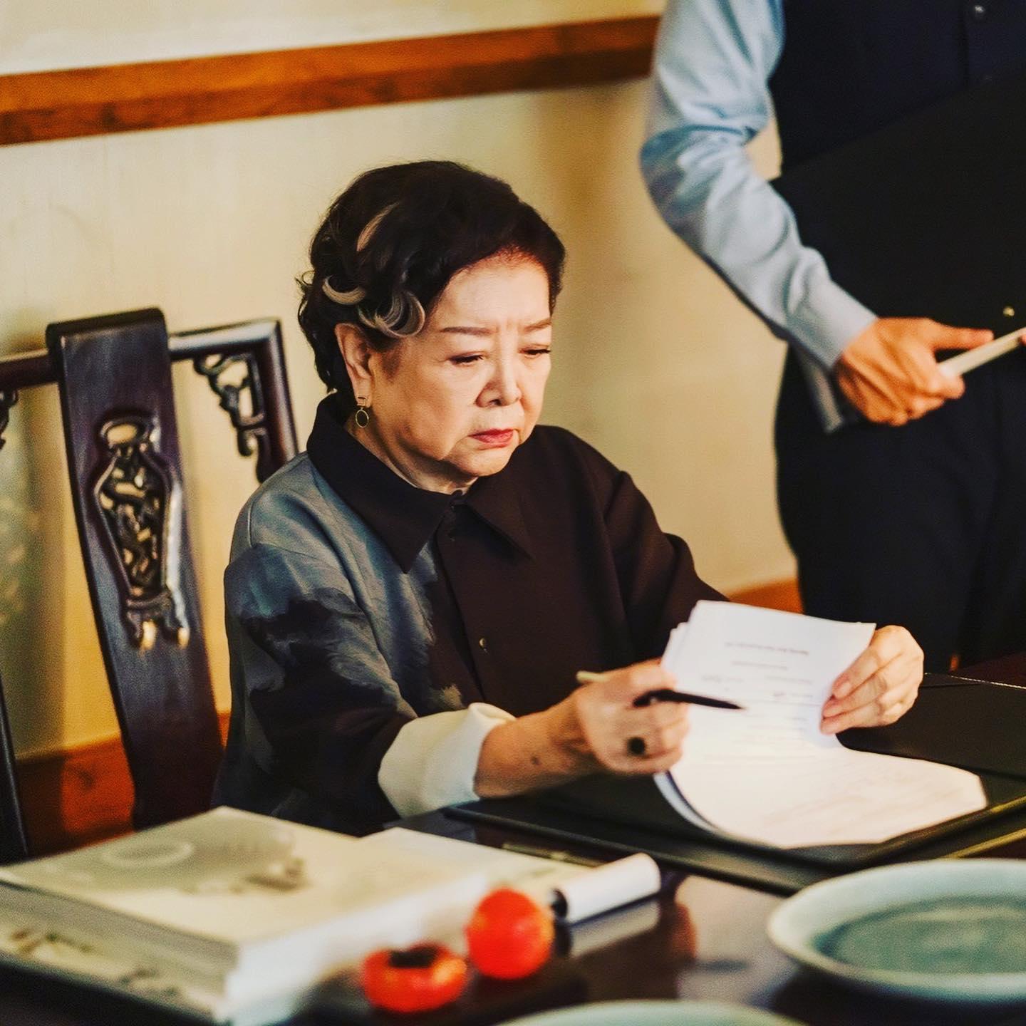 陳淑芳使用的書房是在圓山飯店總統行館拍攝，各國元首來台期間也用過同張書桌。（台北双喜電影提供）