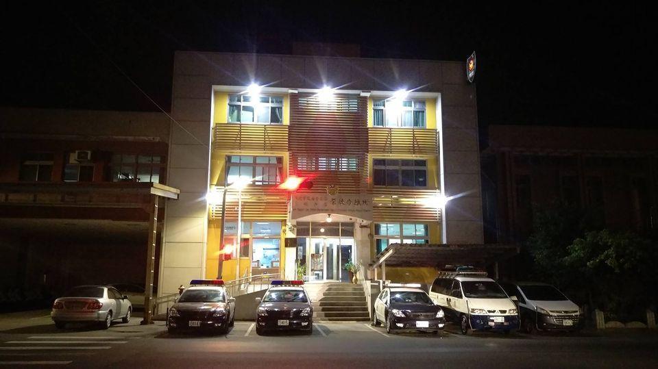 鶯歌分駐所一名員警利用職務之便,私自拿取民眾拾獲的現金據為己有。(翻攝自鶯歌分駐所臉書)