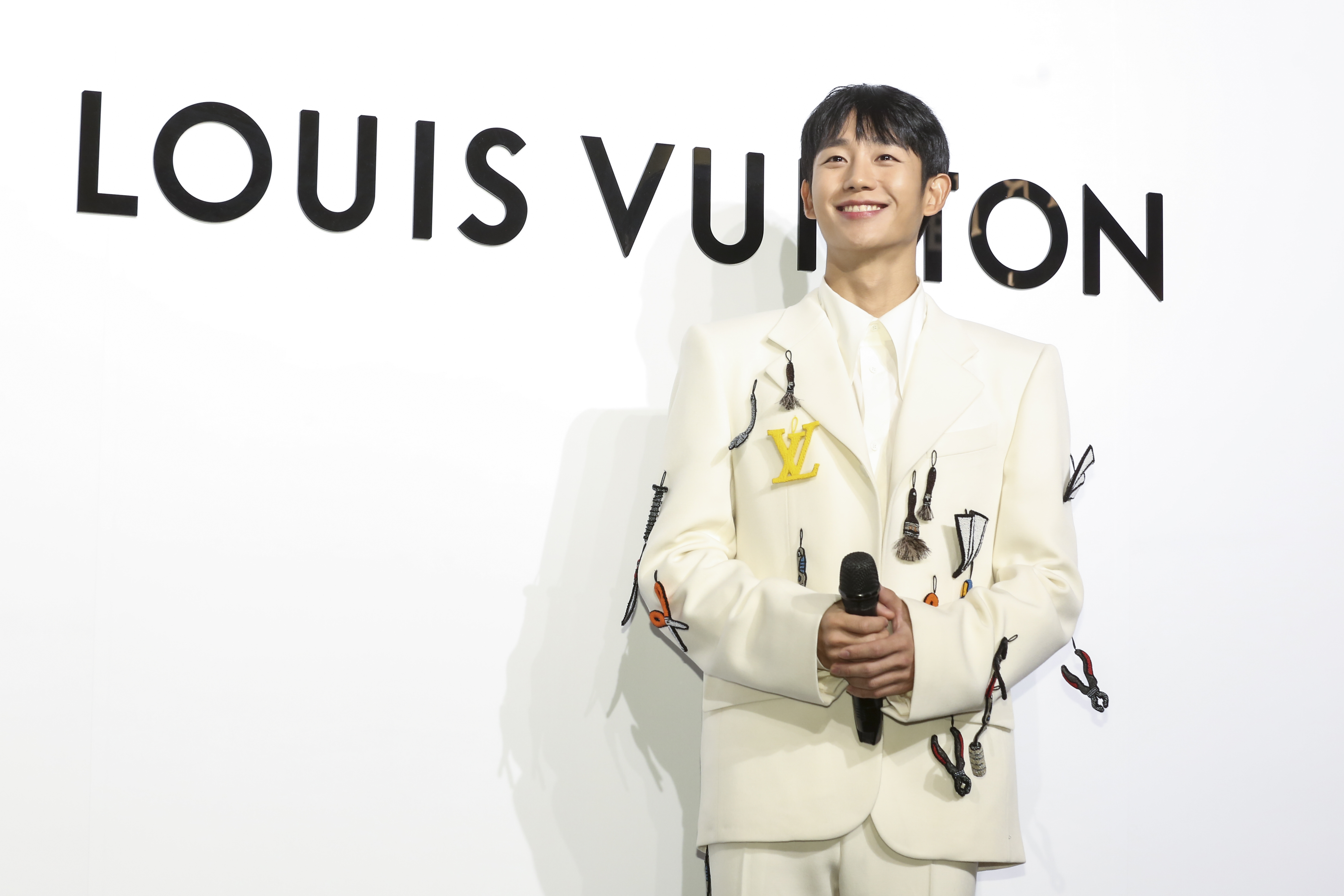 丁海寅溫暖陽光的笑容，讓人看了也不禁跟著笑起來。