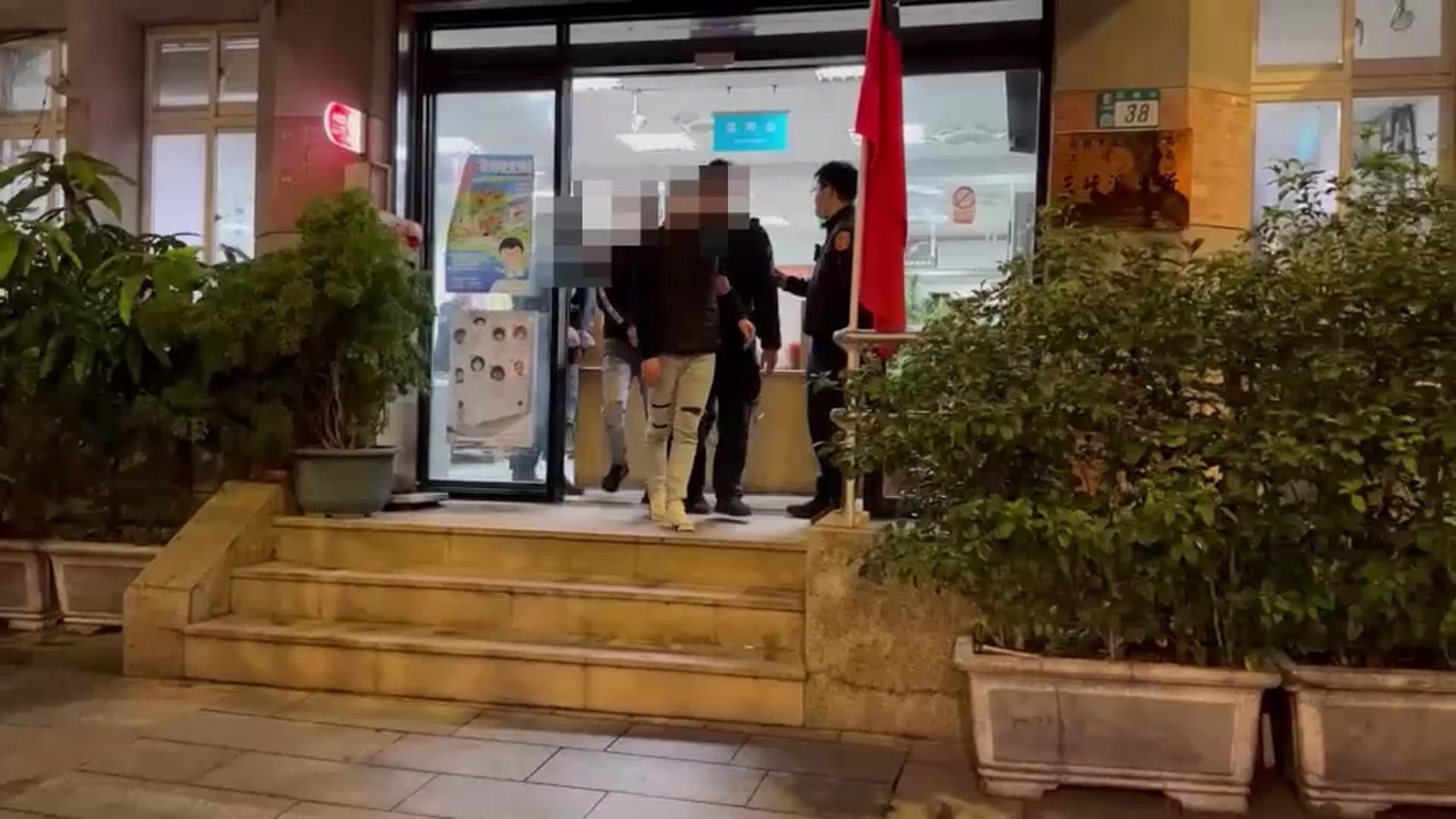 警方逮捕劉嫌等5人。(翻攝畫面)