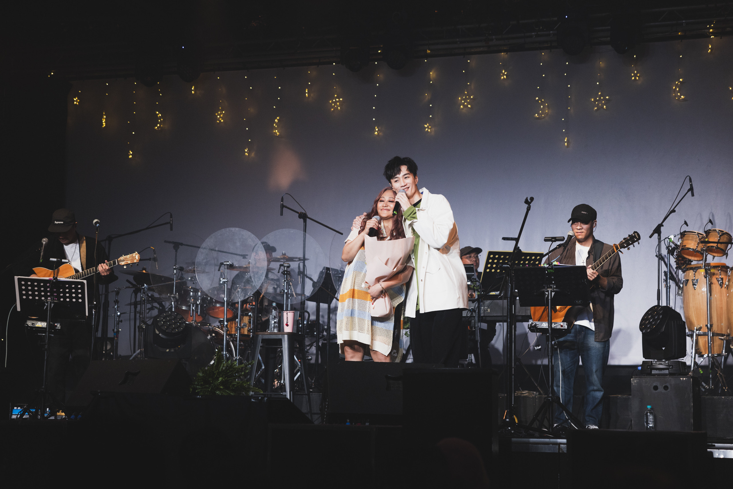 家家驚喜收「粉紅泡泡」慶生太難忘,生日開演唱會李英宏現身祝壽。(相信音樂提供)