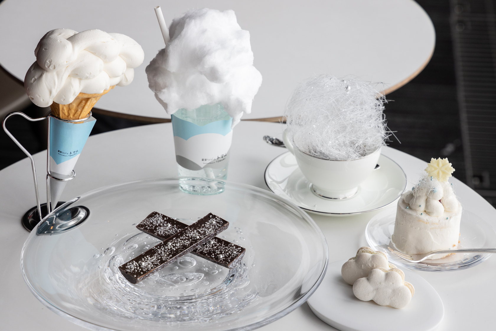 大雪紛飛中，「Cloud Cafe」的各式甜食讓人心花怒放。（600～1,000日圓／份，約NT$138～NT$223）
