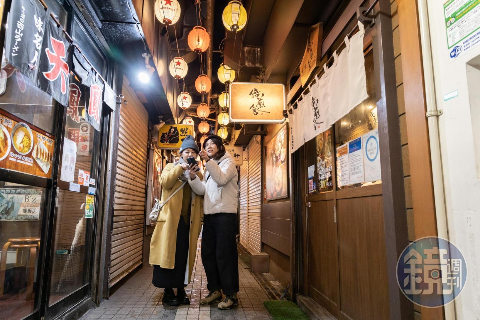 來到札幌一定要前往「元祖札幌拉麵横丁」品嘗一碗北海道拉麵。