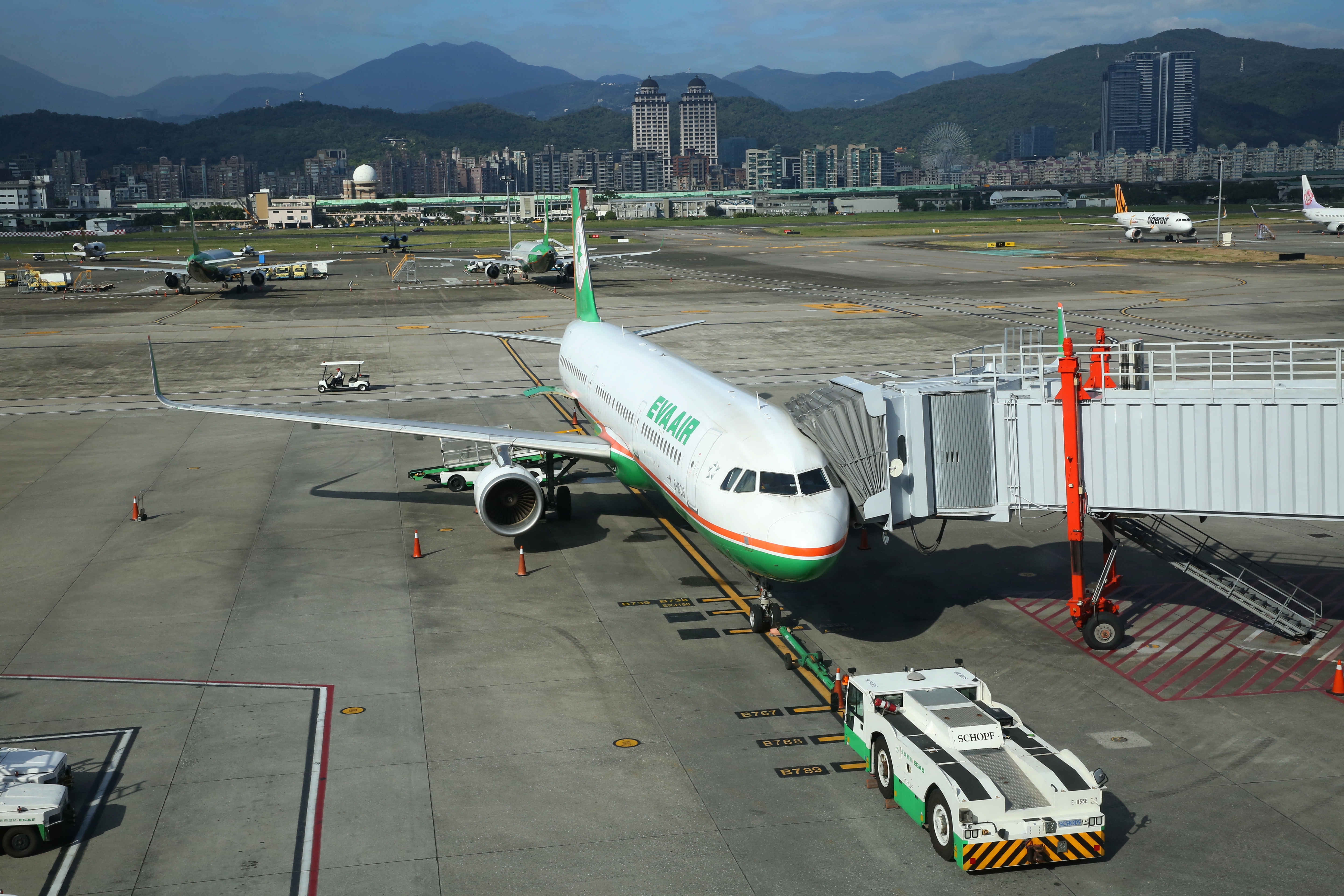 長榮航勤為解決員工不滿年終獎金無法比照長榮航空一事，今釋出善意表示將加發激勵獎金。（本刊資料照）