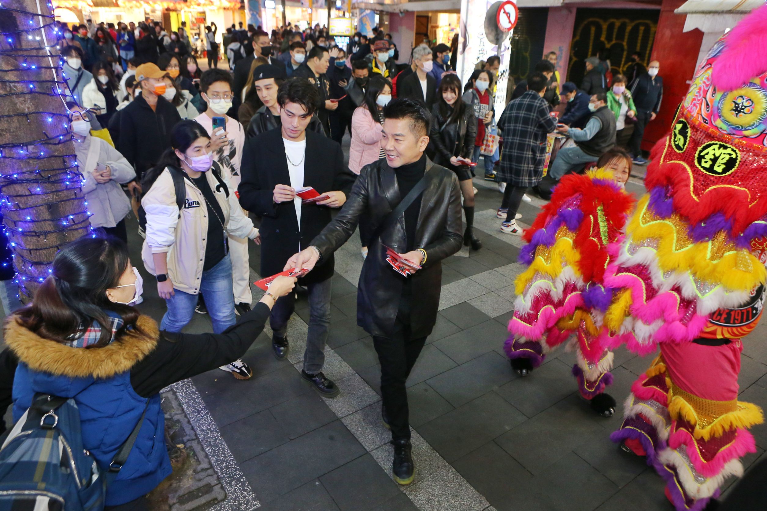 謝承均下午出席活動，談到白家綺夫妻捲入小甜甜婚變風波，坦言跟兩邊都熟，也替白家綺夫綺緩頰，說他們是好人。（讀者提供）