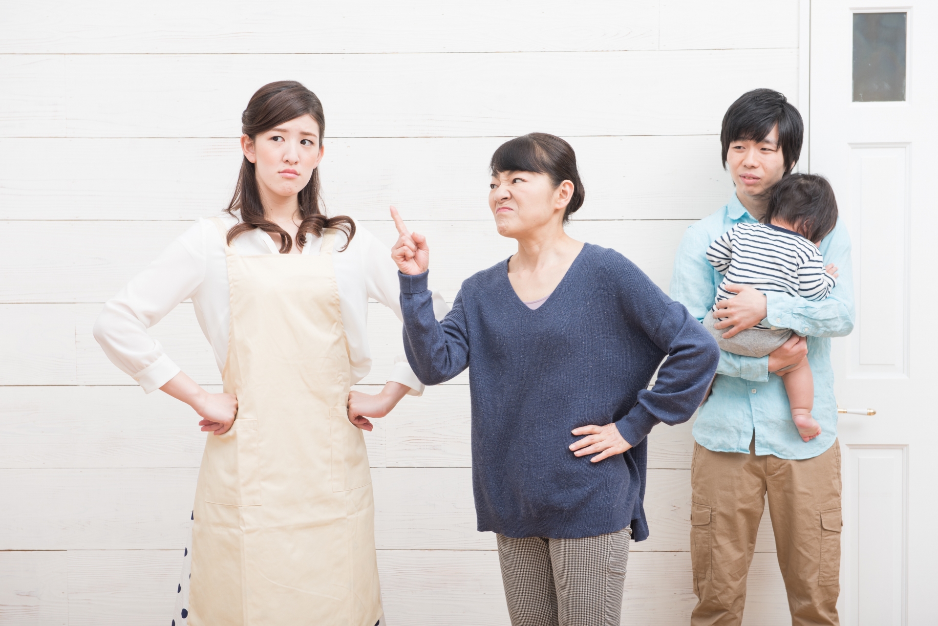 一名全職家庭主婦的女網友不滿被公婆看輕，反嗆公婆：跟老公經濟AA制。（示意圖，photoAC）