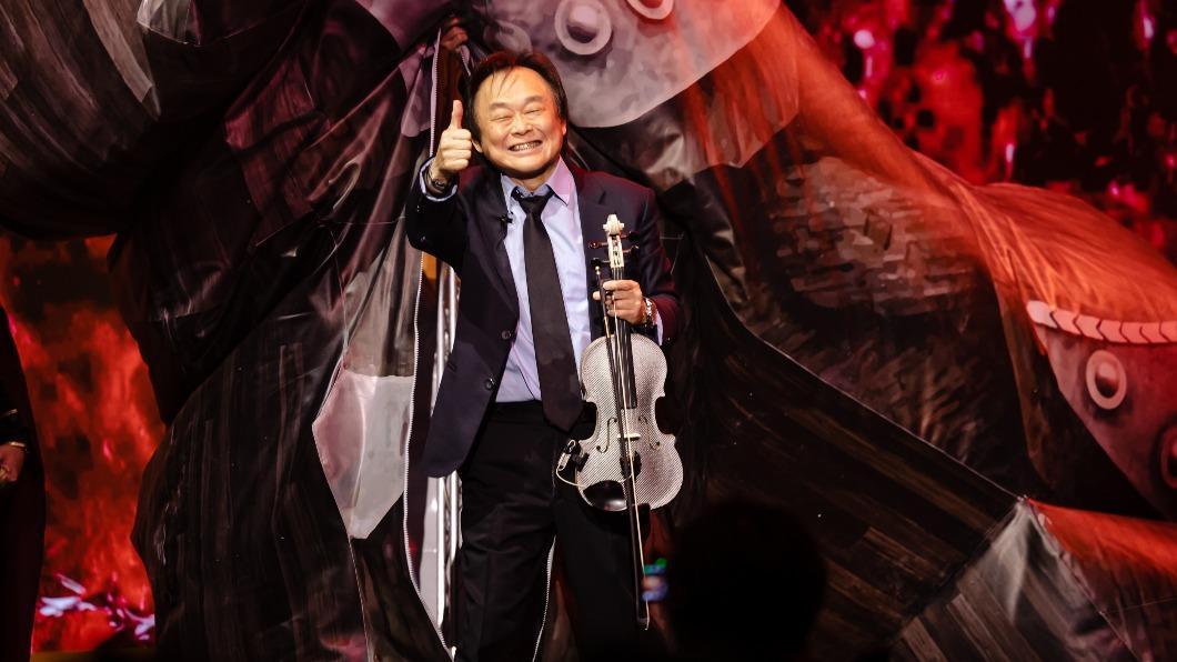 「炎上 王世堅」昨晚順利落幕，全場笑料不斷。（薩泰爾娛樂提供）