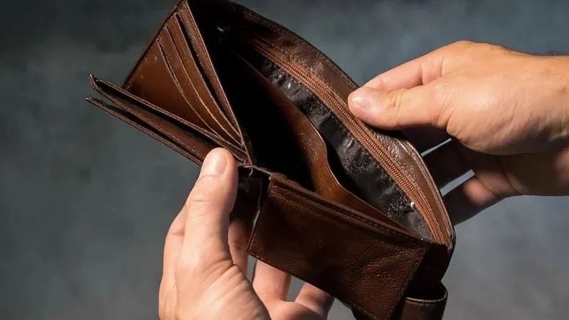 男大生每個月只有4000元生活費，家長還禁止他打工，讓他只能啃饅頭吃泡麵過日子。（示意圖，翻攝自pixabay）