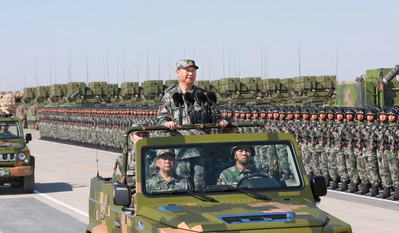 中國解放軍東部戰區發言人施毅表示，解放軍8日在台灣周邊海空域組織多兵種聯合戰備警巡和實戰化演練。（翻攝自中華人民共和國中央人民政府）