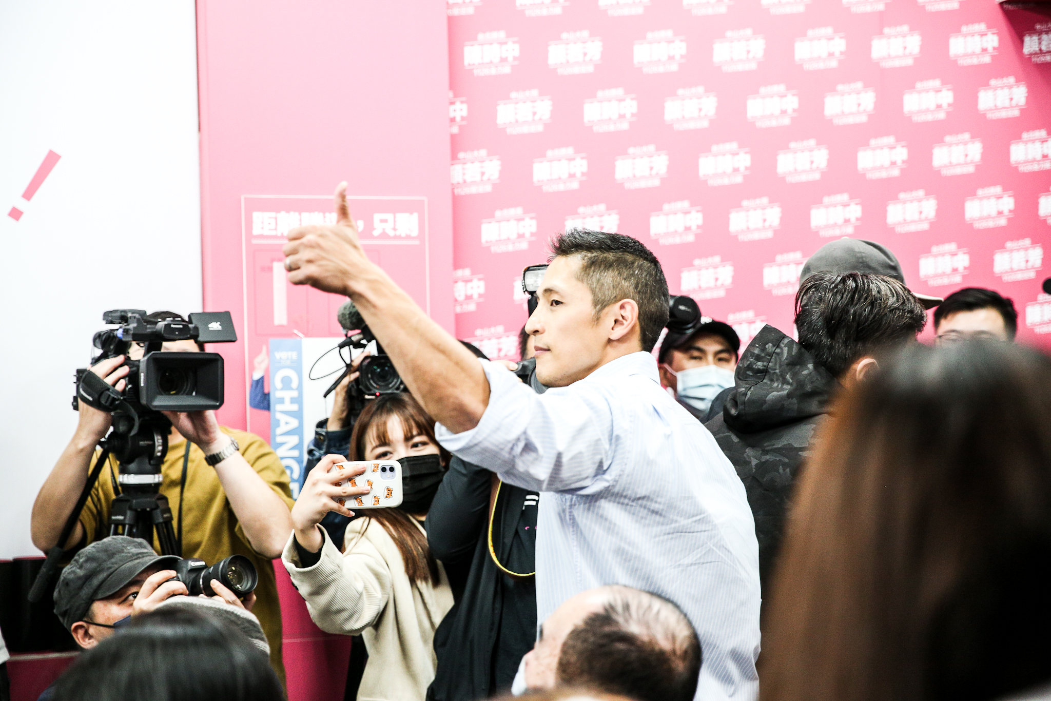 民進黨候選人吳怡農小輸國民黨籍候選人王鴻薇5,780票，吳怡農立委補選失利。