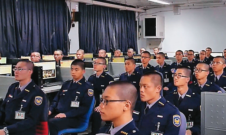 受害警專幹部痛批，網巡小組匿名網路霸凌的行徑如同東廠。圖非當事人。（翻攝警專校長訪談YouTube）