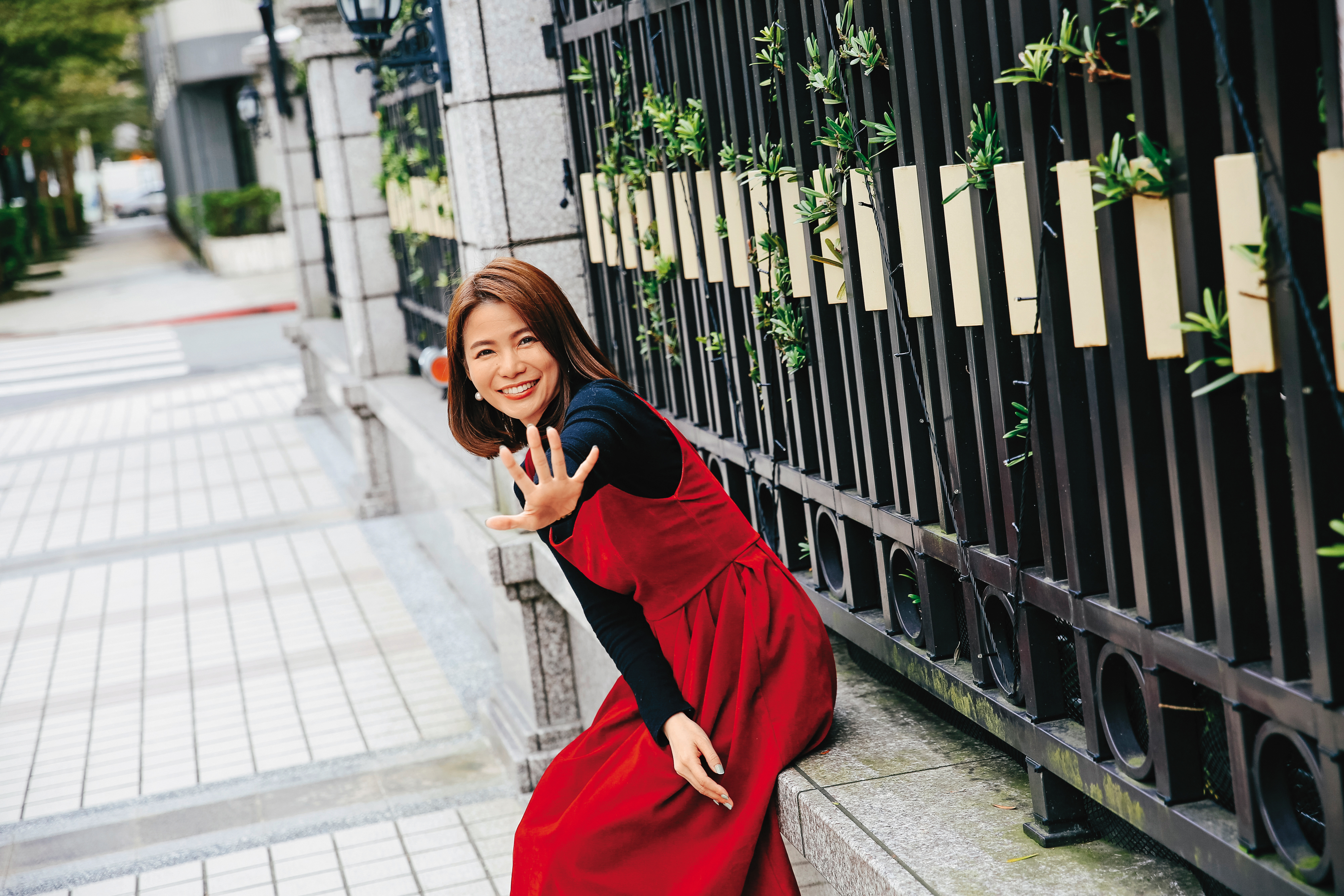 蘿莉塔答應男友戴偉智的求婚後，兩人開始進行「做人計畫」