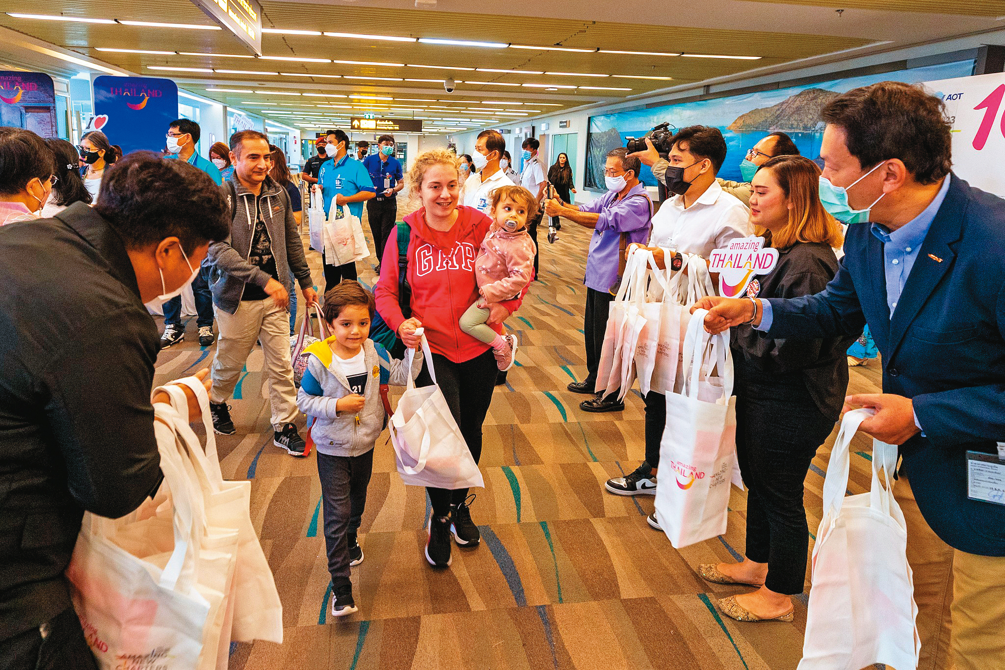 泰國政府推出各項吸引外資政策，加上物價低，可預見人潮和錢潮將海量湧入。（翻攝Amazing Thailand臉書）