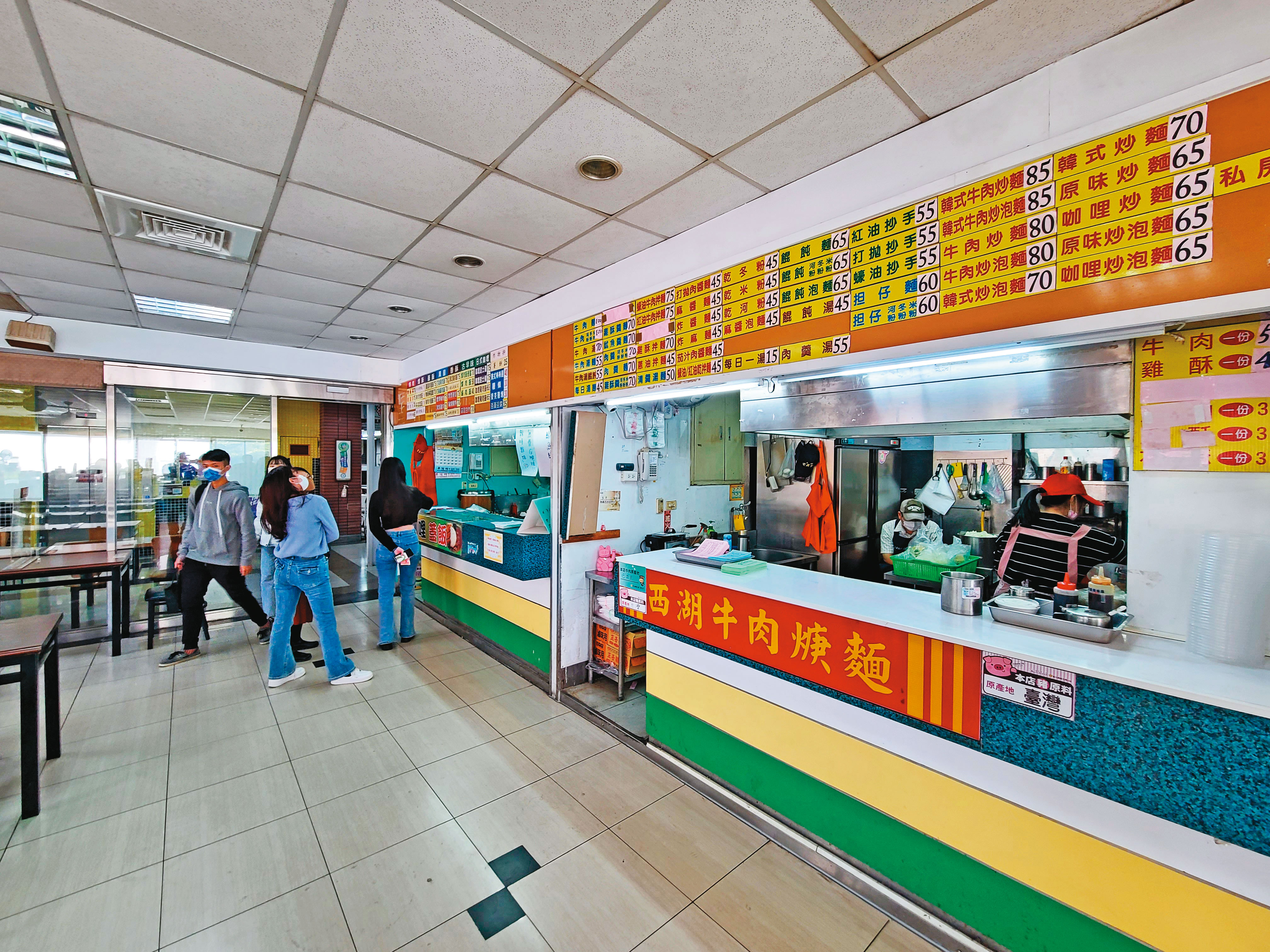 大葉大學校內美食街曾無預警關閉。（本刊資料照）