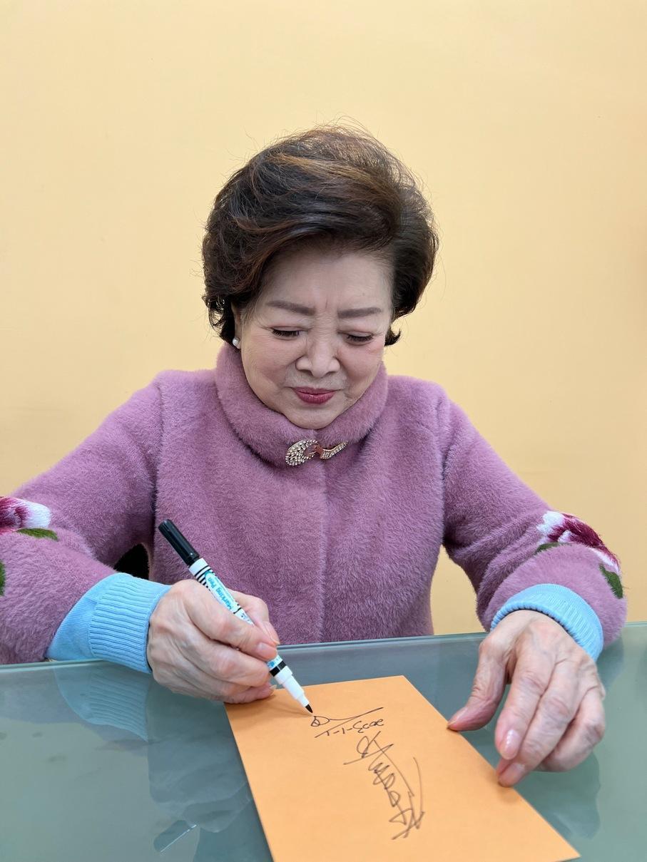 陳淑芳推出限量影后親簽版回饋給粉絲。  （國家影視聽中心提供）
