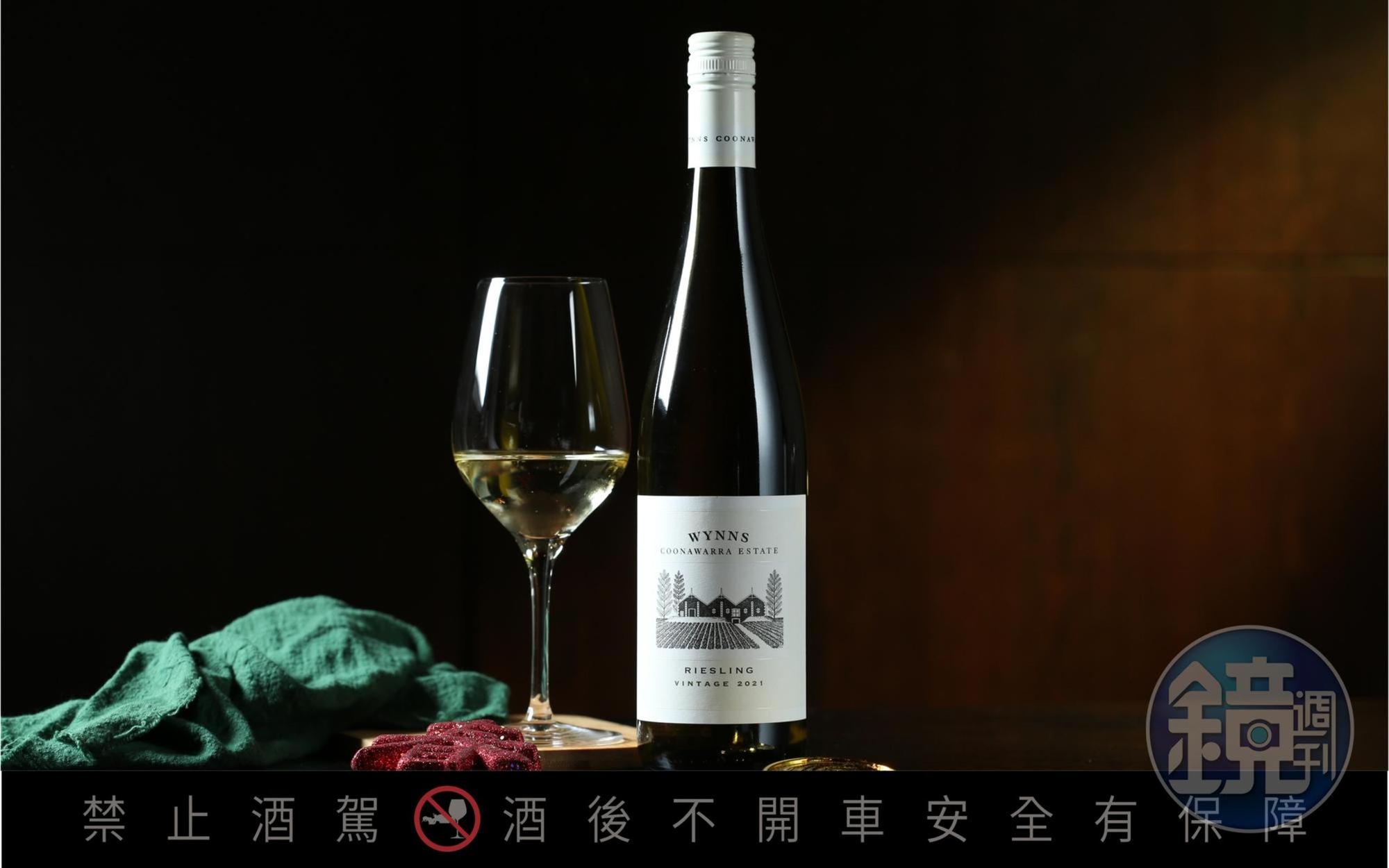 清爽的「庫納瓦拉麗絲玲白酒2021」,像Sorbet清口,適合搭配佛跳牆。(800元/瓶)
