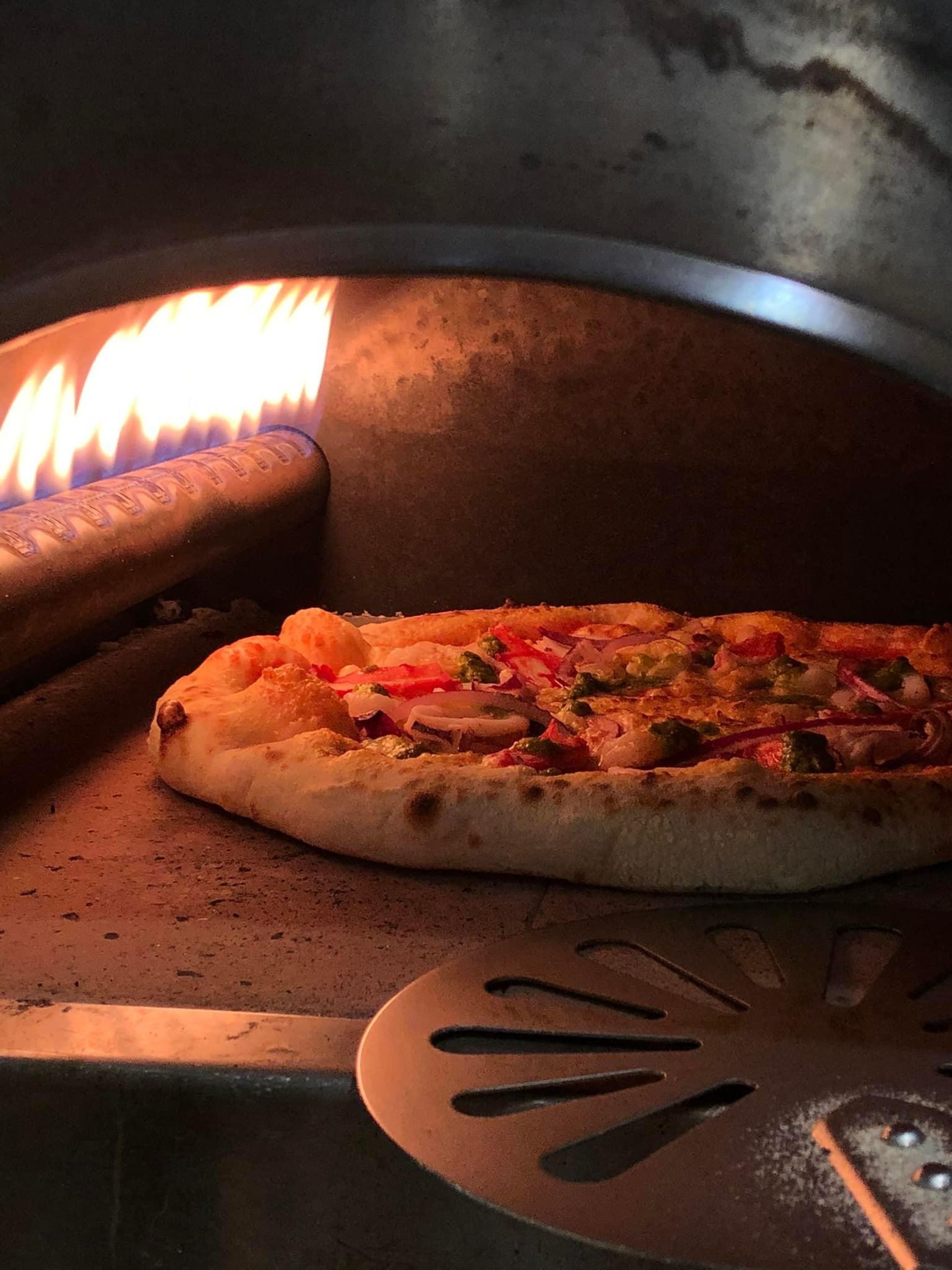 台南人氣「Prototype Pizza 原型手作披薩」餐車來到大人味年貨大街。（府城生活餐酒尾牙祭提供）