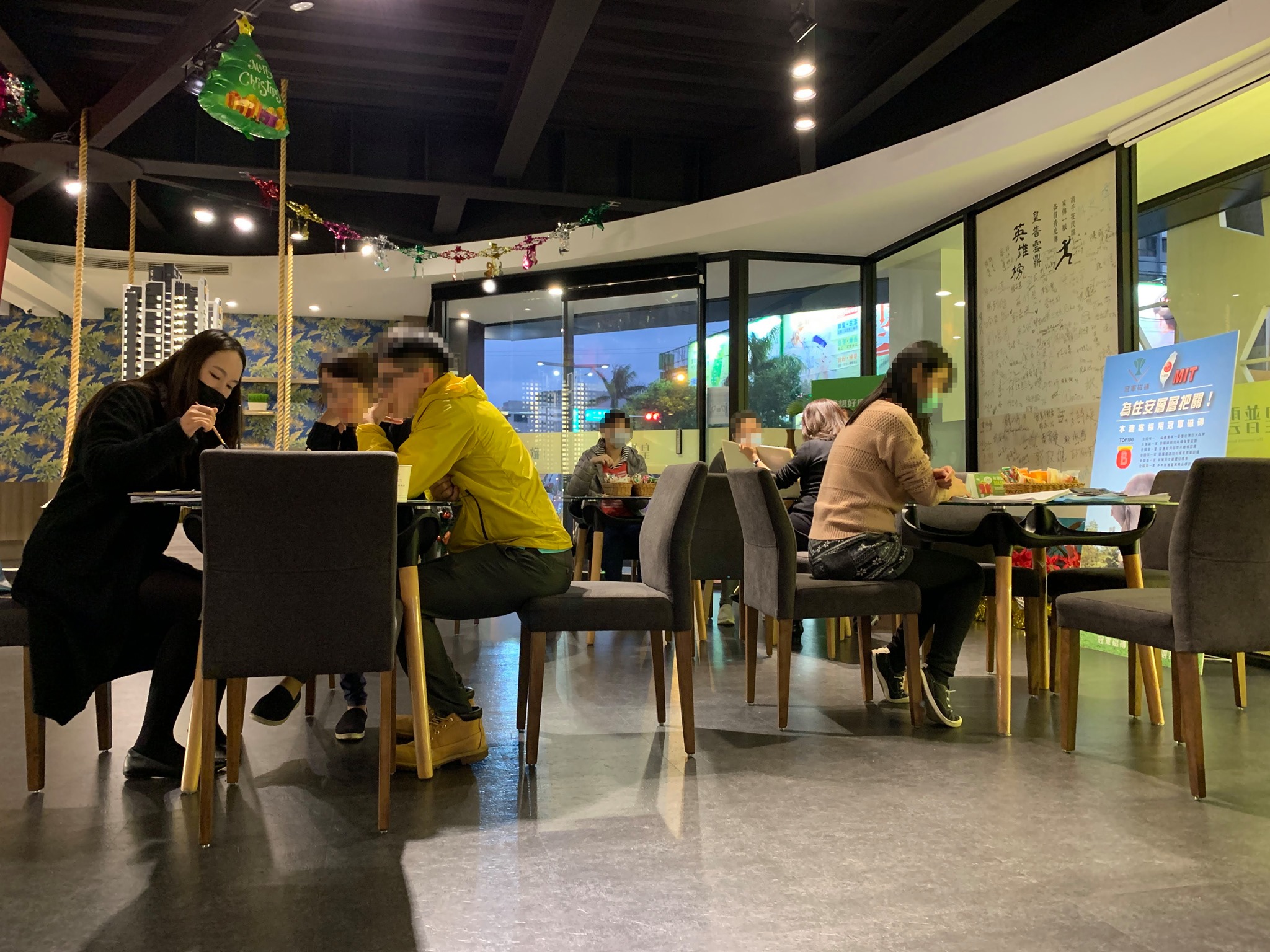 許多買方早有撿便宜心態，投資客現想下車不容易。（翻攝皇普雲頂官網）