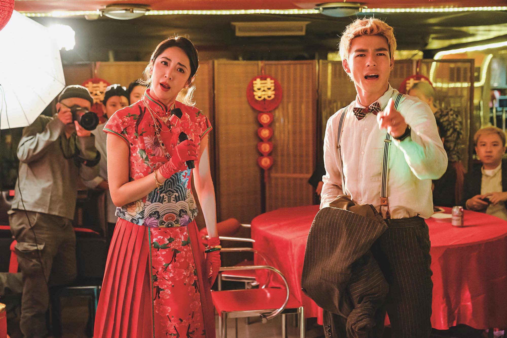 隋棠（左）和陳昊森（右）飾演一對母子，在片中靠偷拐搶騙為生。（台北双喜電影提供）