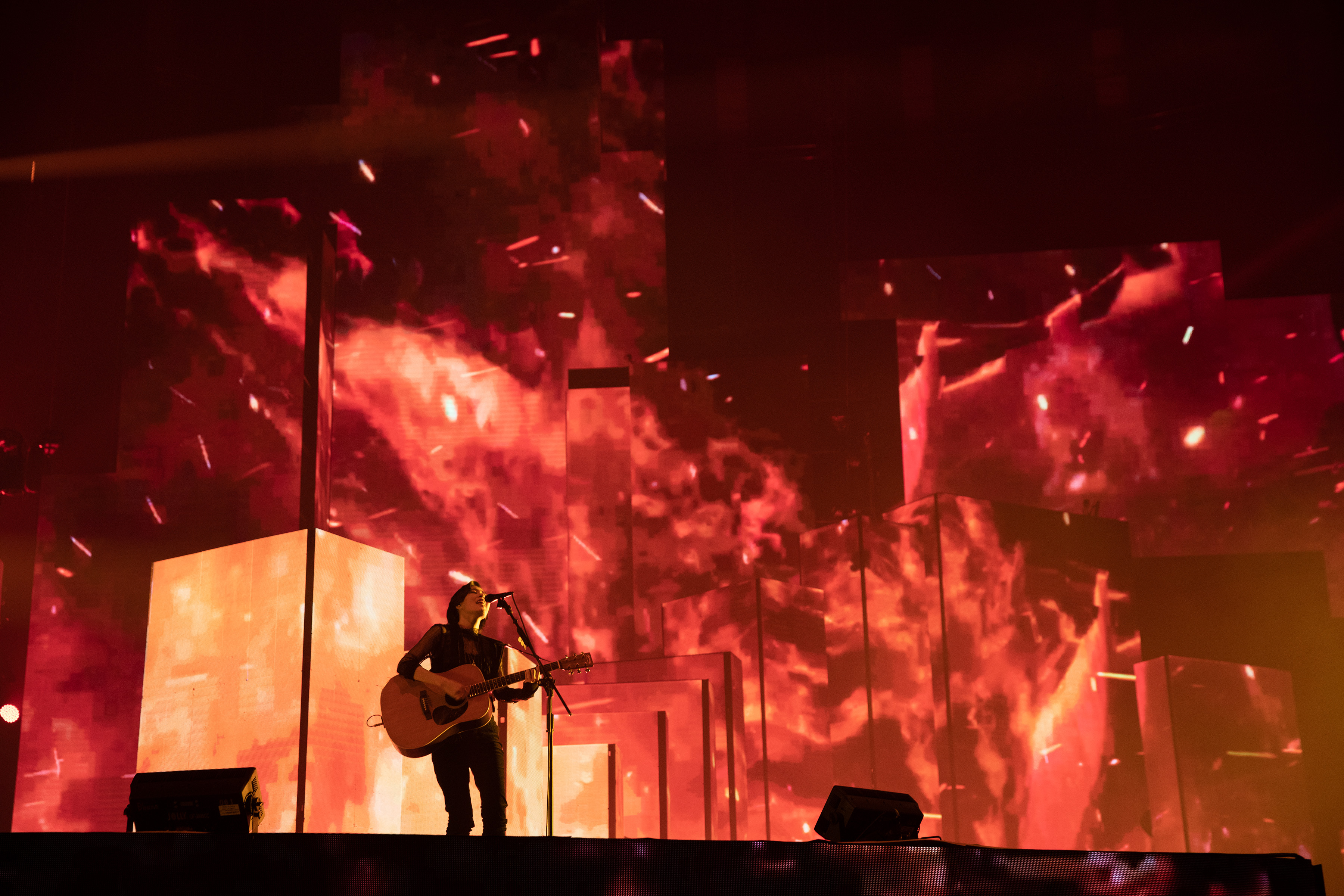 安溥台北兩場，青峰都有來聽，跨年時，安溥帶著小孩，與張鈞甯衝台東聽青峰演出。（聯成娛樂提供）