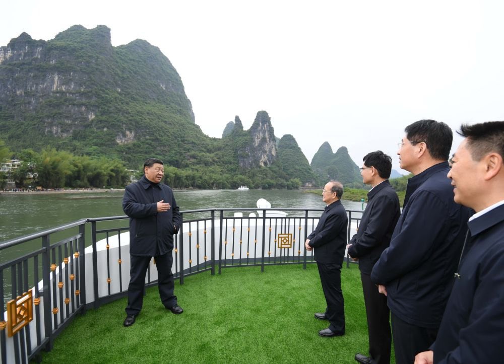 習近平站姿再引網友討論。（翻自推特）