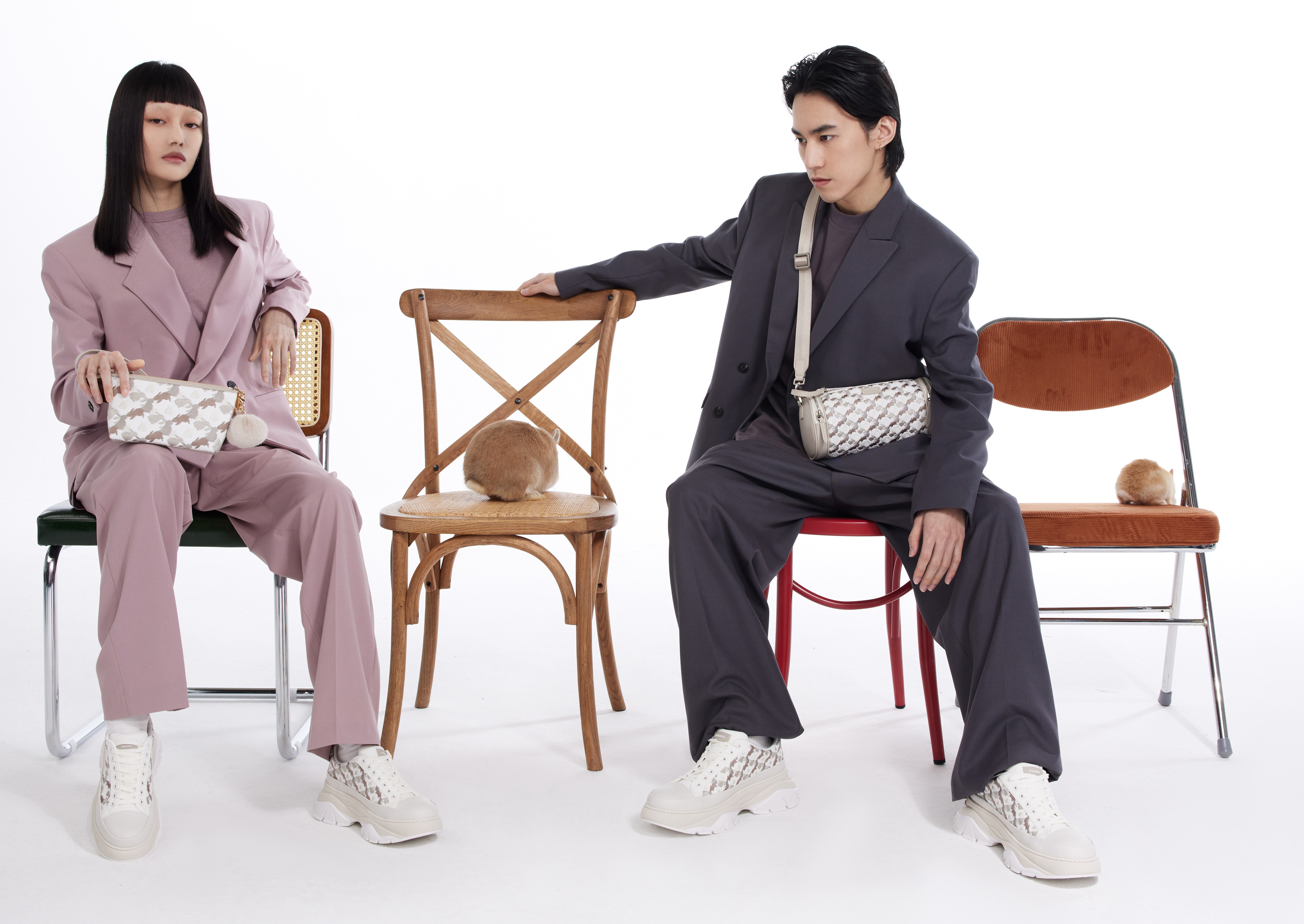 PEDRO兔年限定系列，以濃郁飽和色彩、熱鬧滿版印花捕捉玉兔活潑姿態。（PEDRO提供）