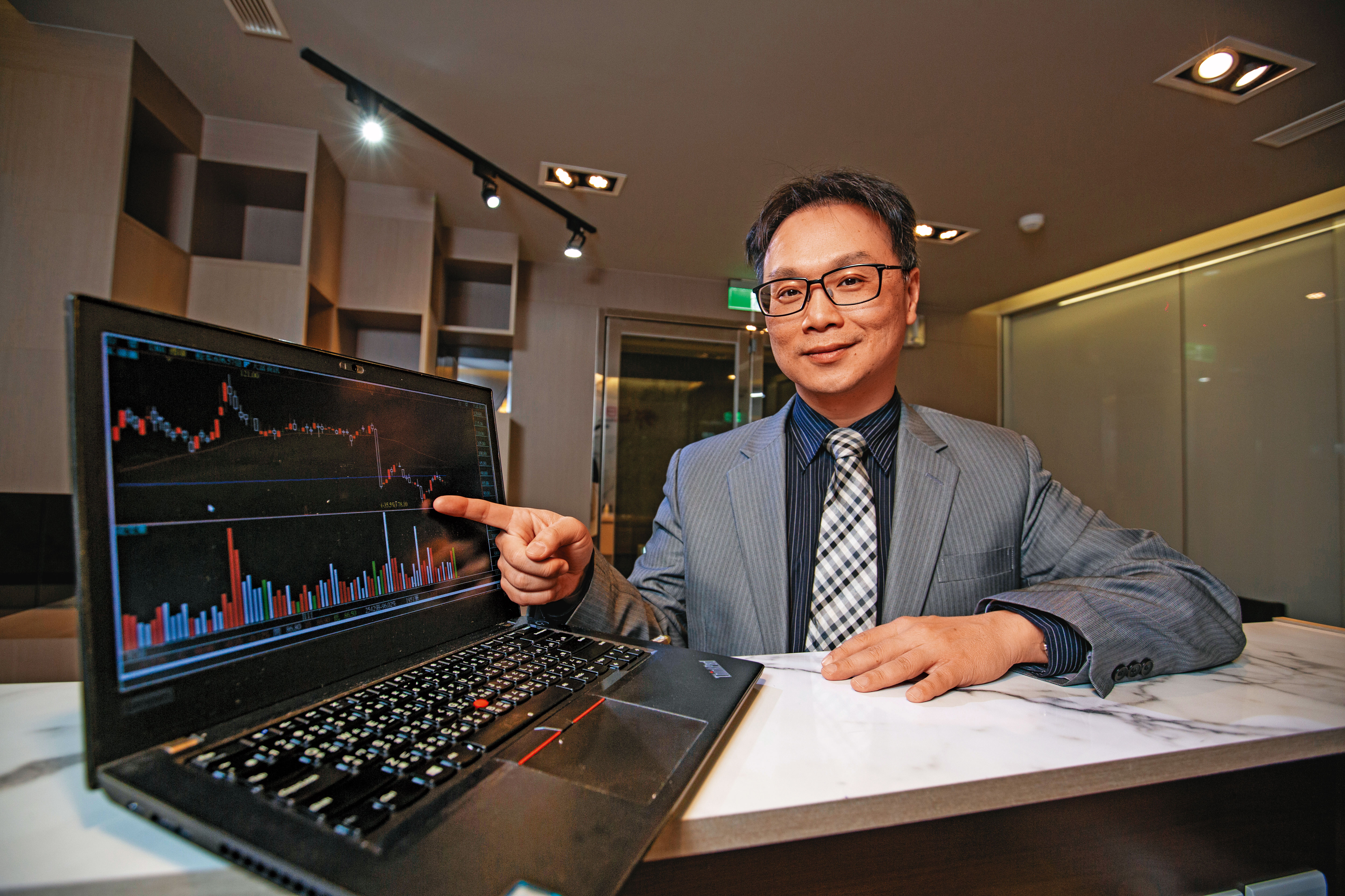升息環境下，陳唯泰替孩子買股最注重高盈餘分配率及穩定殖利率。