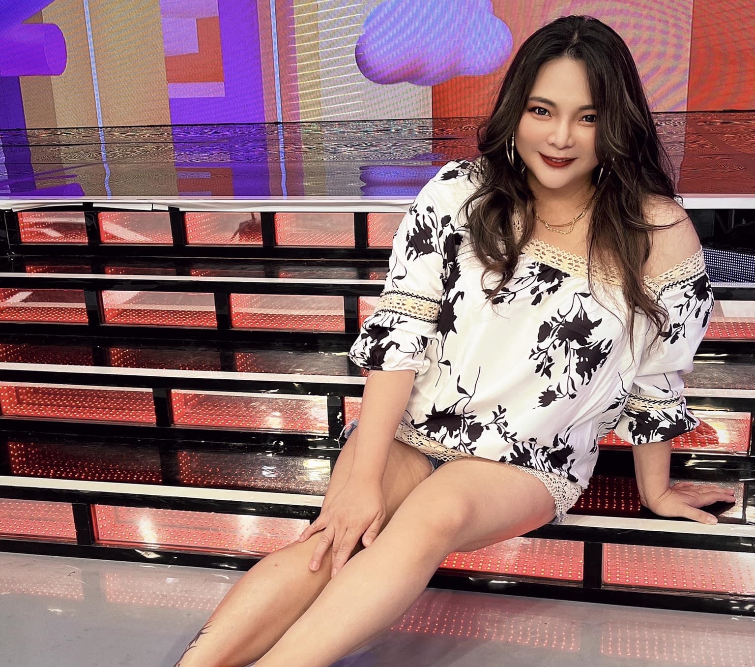 馬國畢貼出小甜甜近照，竟與前NBA大咖球星魔獸同框。（翻攝自小甜甜臉書）