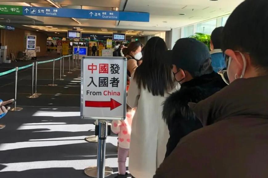 入境韓國的中國旅客不滿他們受到的待遇相當屈辱。(翻攝自微博「真故研究員」)