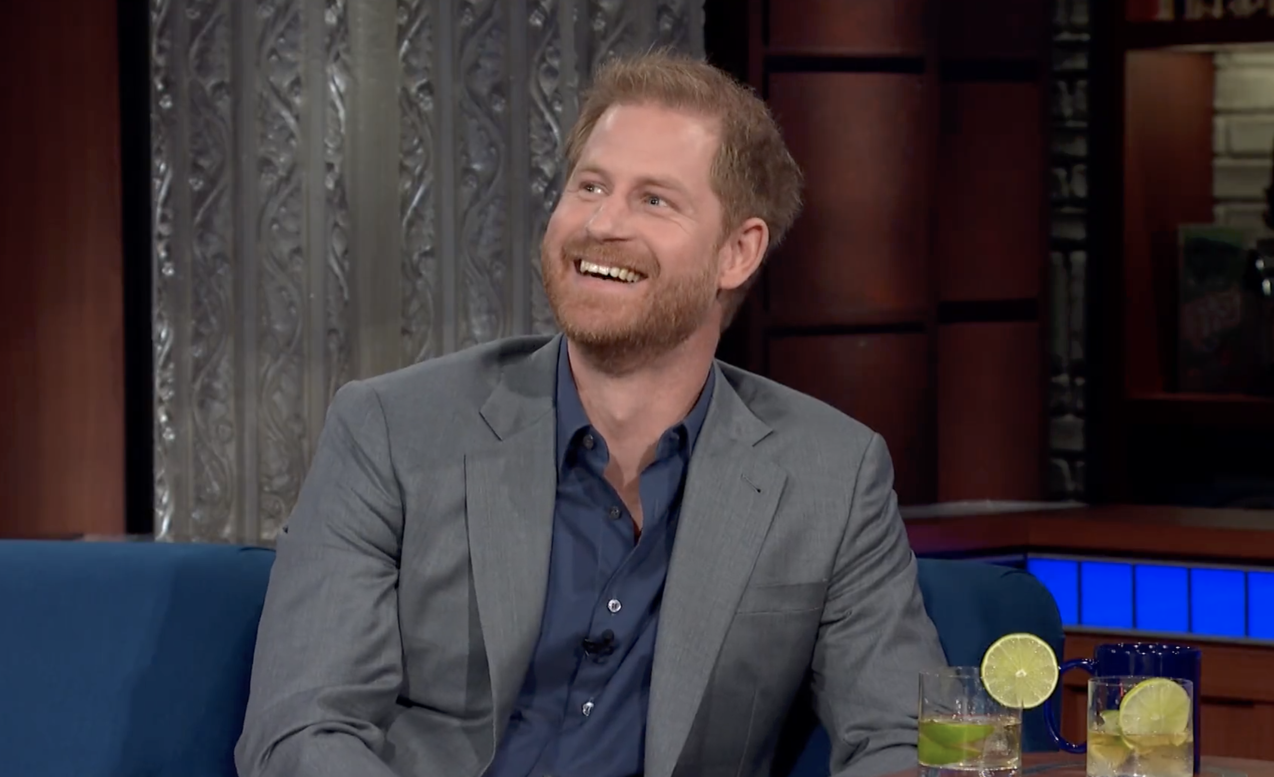 哈利王子近日為了宣傳《備胎》,登上各大節目專訪。(翻攝The Late Show畫面)