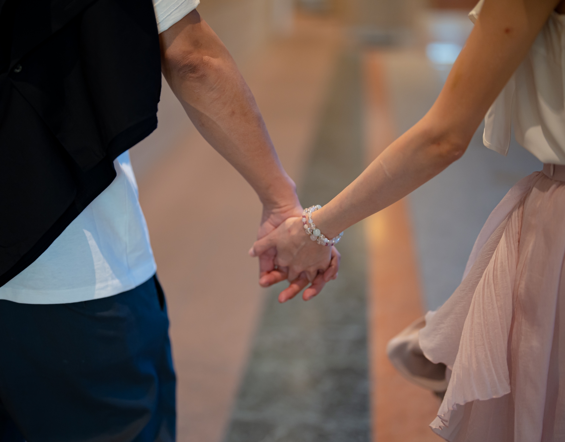 女網友自家有4間房，男友家則一間房都沒有，因此被爸媽要求分手，不要浪費青春。（示意圖，photoAC）