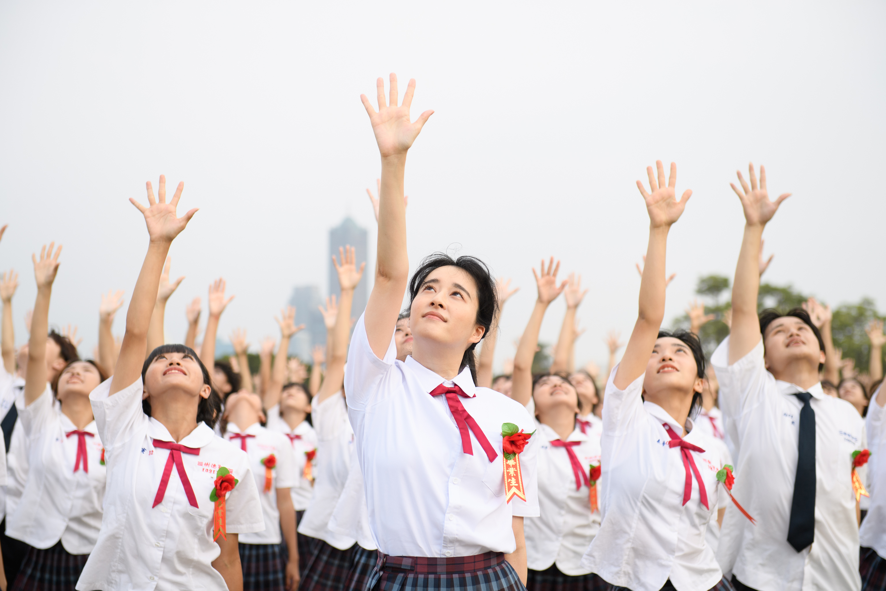 文化總會推出春節特別節目《WE ARE我們的除夕夜》找來7校共逾千名學生參與演出。（文總提供）
