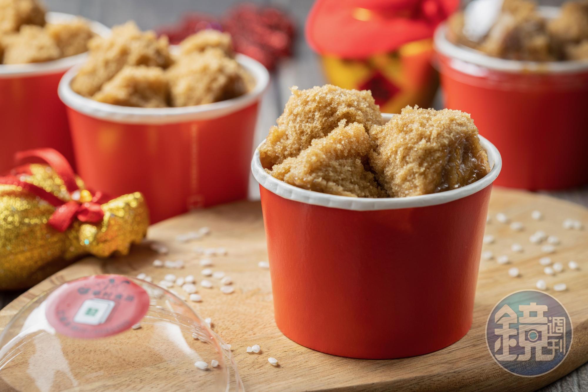 「黑糖發糕」是過年限定，杯蓋上貼有麻將的「發」字，祝願財源廣進！（35元／個）