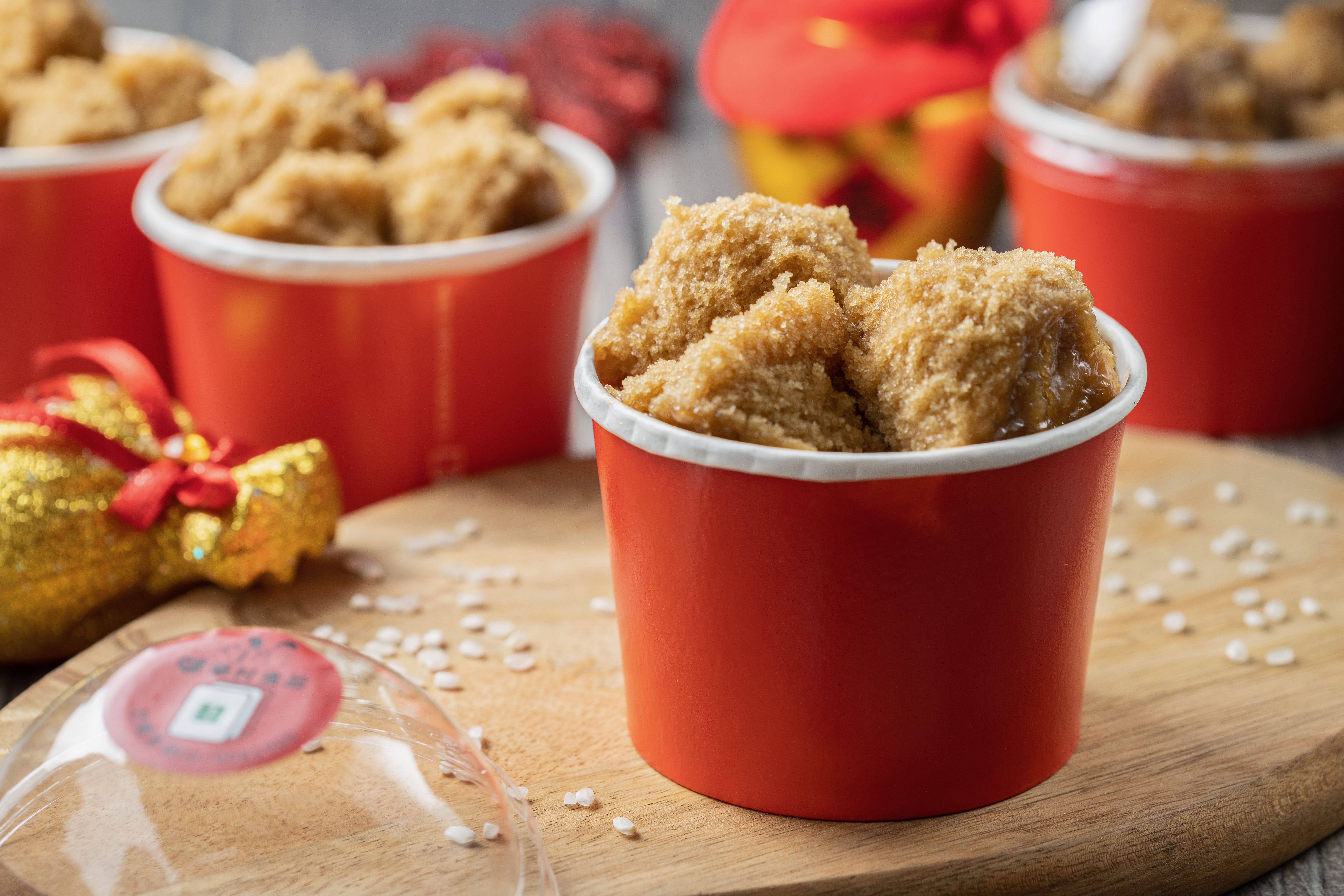 「黑糖發糕」是過年限定，杯蓋上貼有麻將的「發」字，祝願財源廣進！（35元／個）