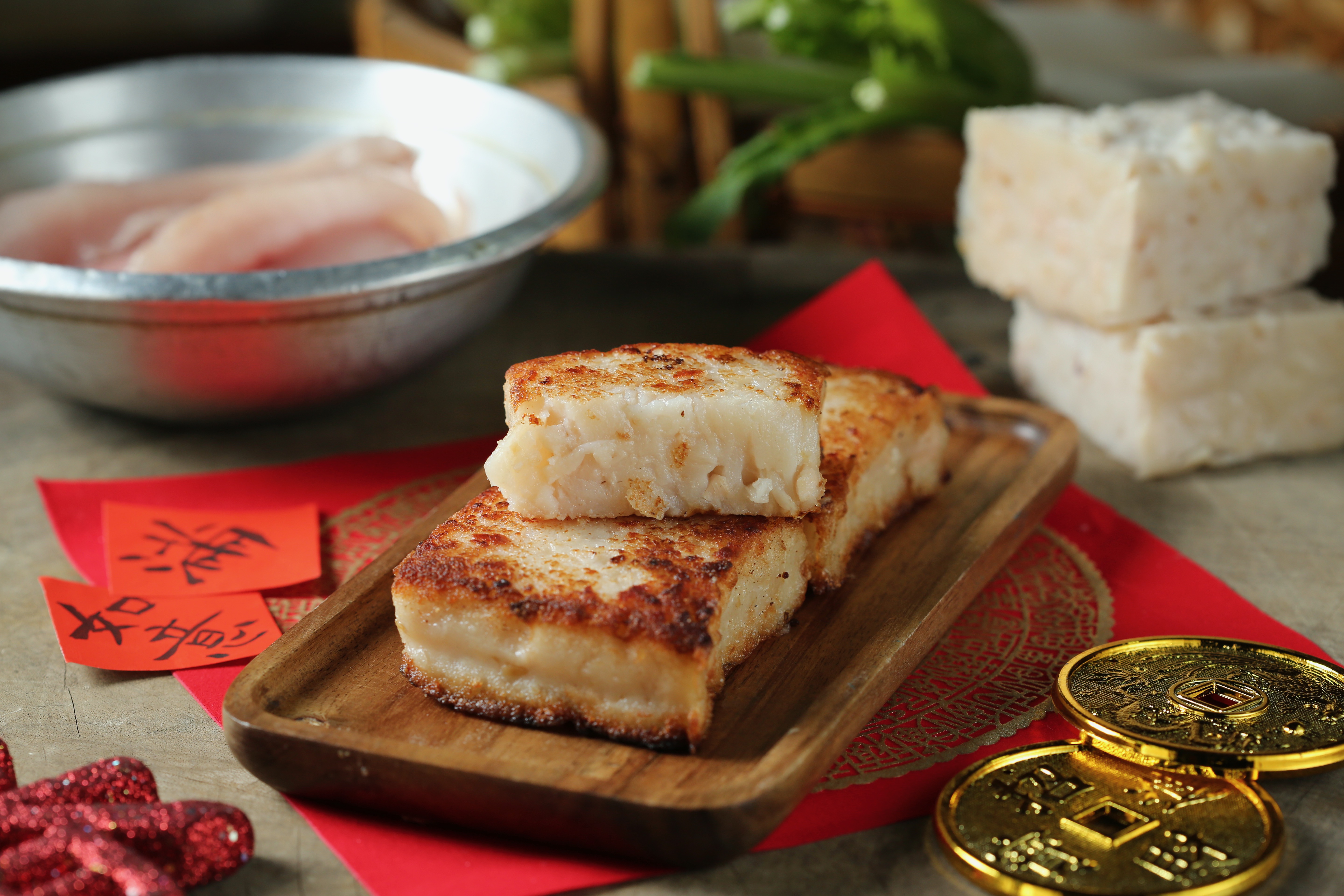 怪美口味「台南虱目魚蘿蔔糕」將在地台南小吃虱目魚粥糕粿化，魚肉毫無腥味，一吃驚艷。（240元／盒）