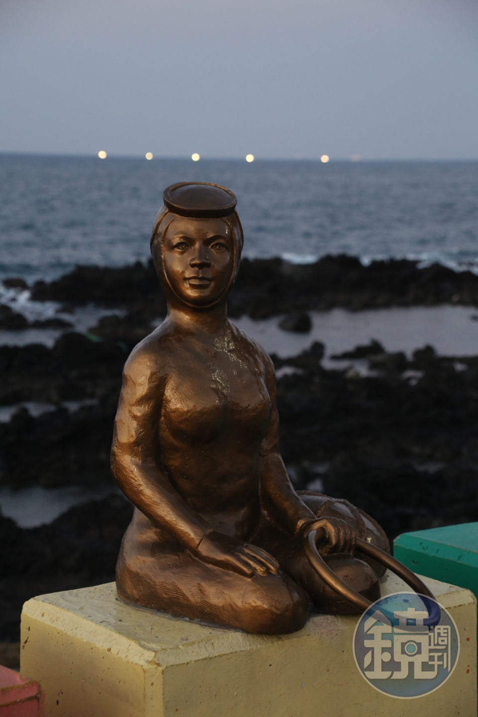 城山日出峰附近近來設置象徵濟州島民精神的「海女奶奶」雕像。
