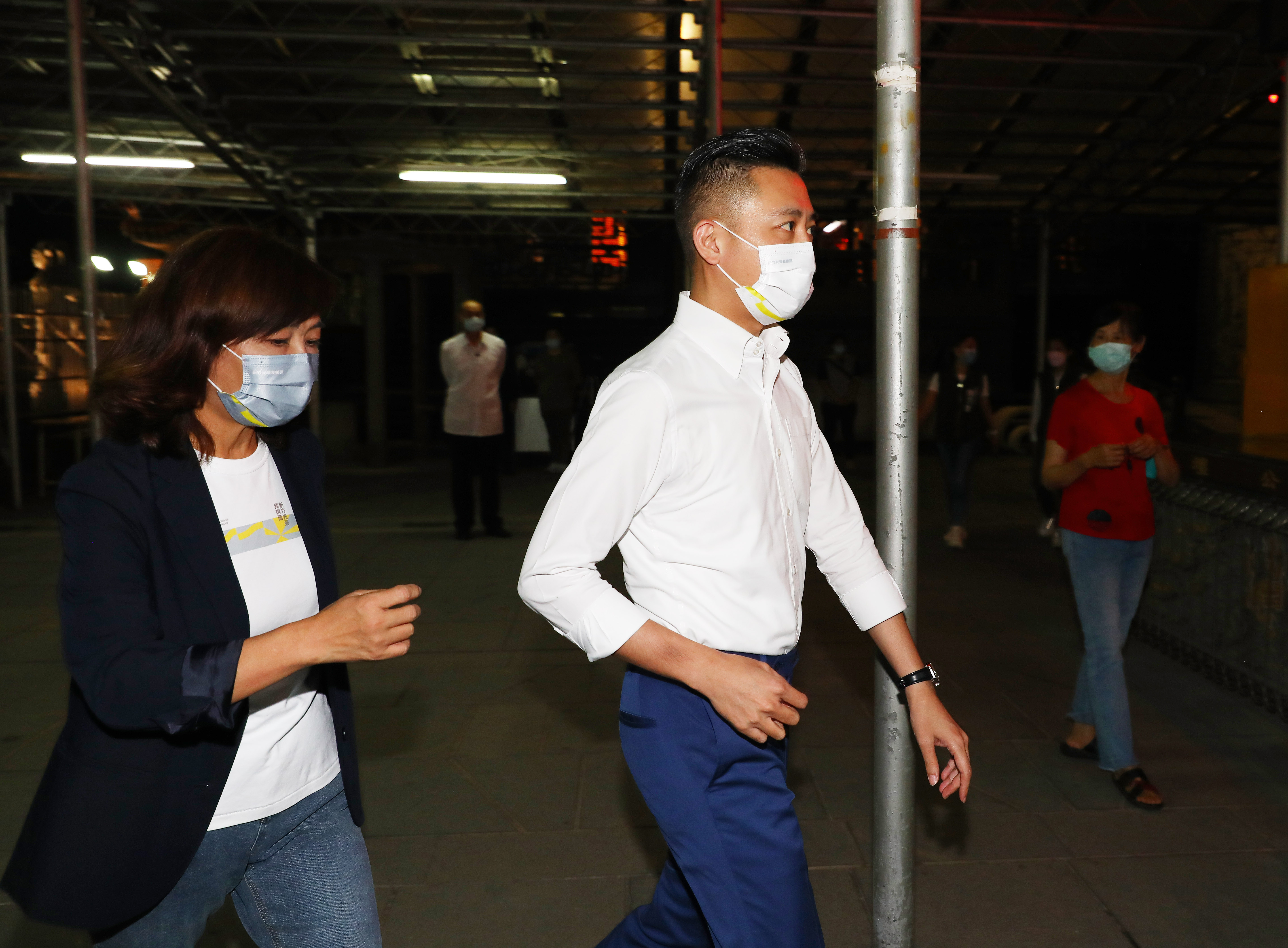 前新竹市長林智堅（右）今為論文案出庭，辯稱自己無動機也沒有抄襲。（本刊資料照）