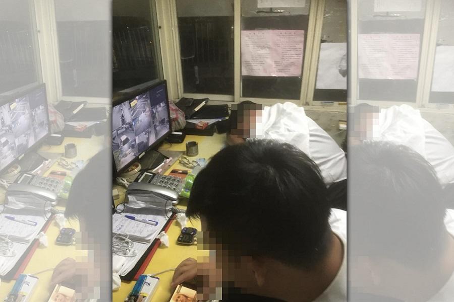 原PO指出,晚上2位保全一個在睡覺、另一個在追劇,不過網友卻逆風不挺他。(翻攝自臉書社團爆料公社)
